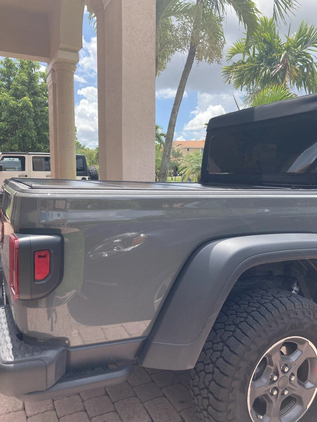 Jeep Gladiator Rough country hard bed cover. CB74CD3F-AB11-4CCB-81B8-13D198416420