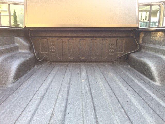 Jeep Gladiator Anybody know what this tube in the bed is? Jeep1