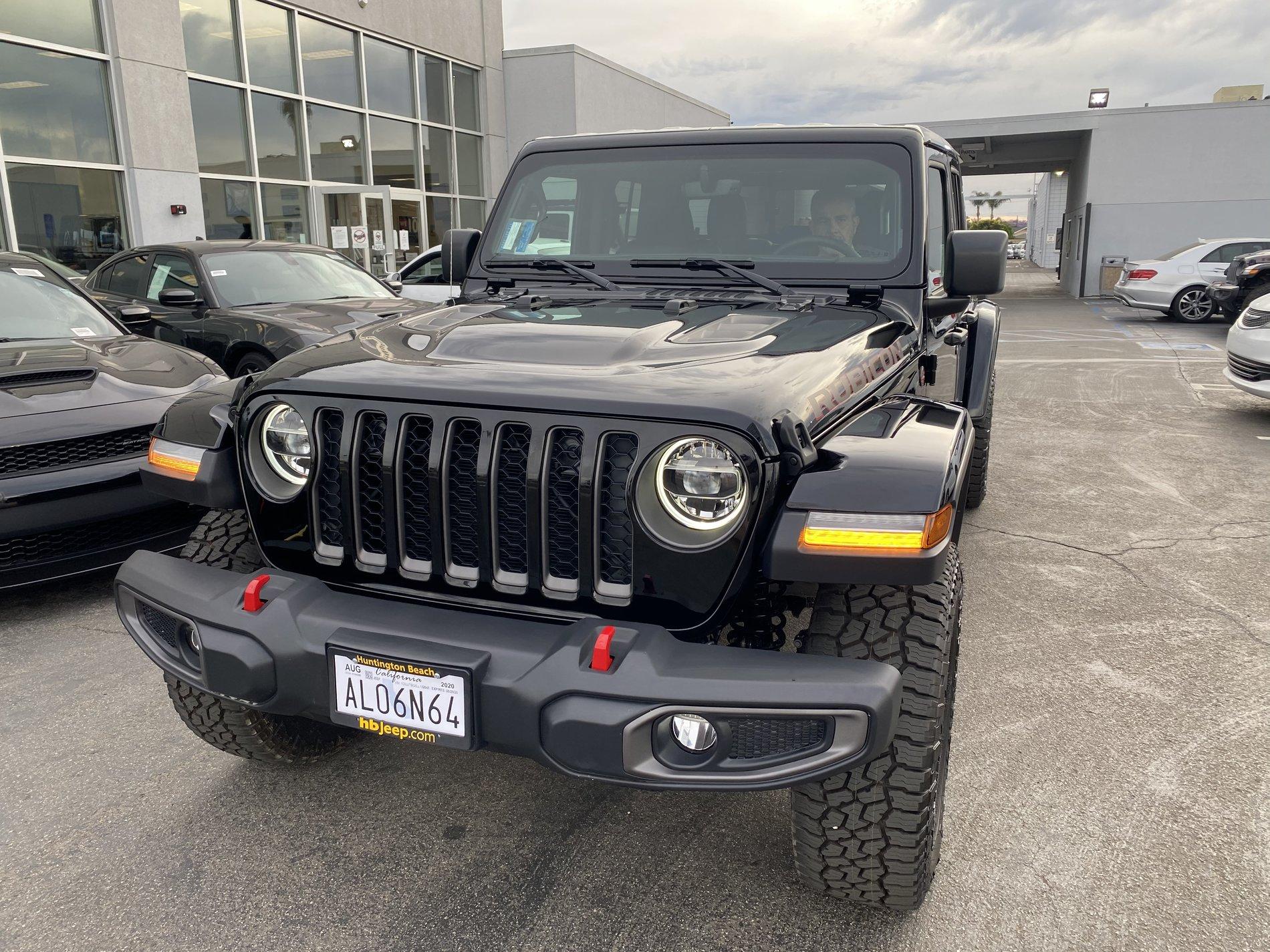 Jeep Gladiator Oem plastic rubicon bumper with LED - 200$ 54E603BB-78DA-42F9-A8DD-3420DE0BA0AF