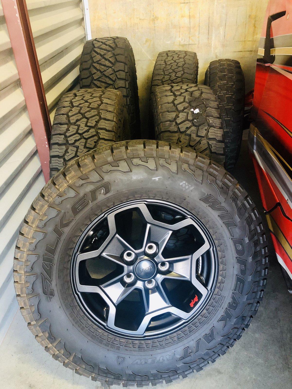 Jeep Gladiator Launch Edition Wheels / Tires 61CA99F0-813E-4143-A7B8-7394DDFCEB04