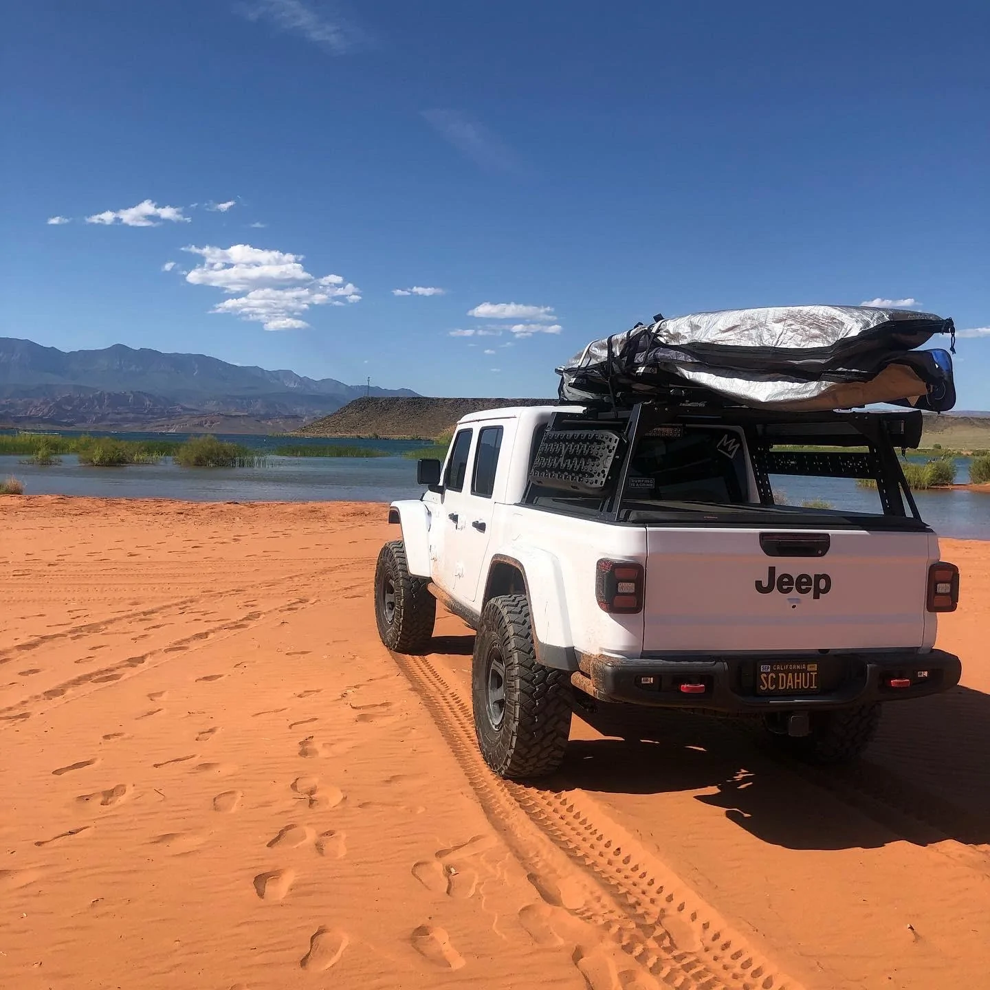 Jeep Gladiator BRIGHT WHITE Gladiator JT Club 6954C9DE-2783-4ECB-95DF-0D9533AE547E