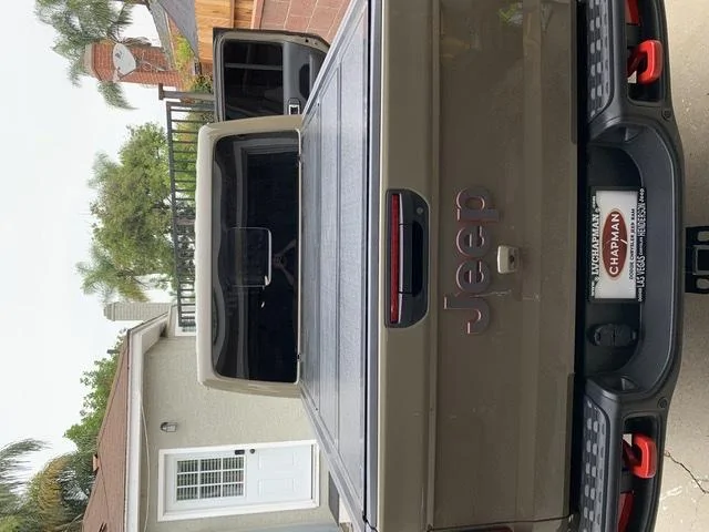 Jeep Gladiator Mopar hard tri fold bed cover for sale F885EAFF-25AD-438C-BAC6-98892A1FABC4