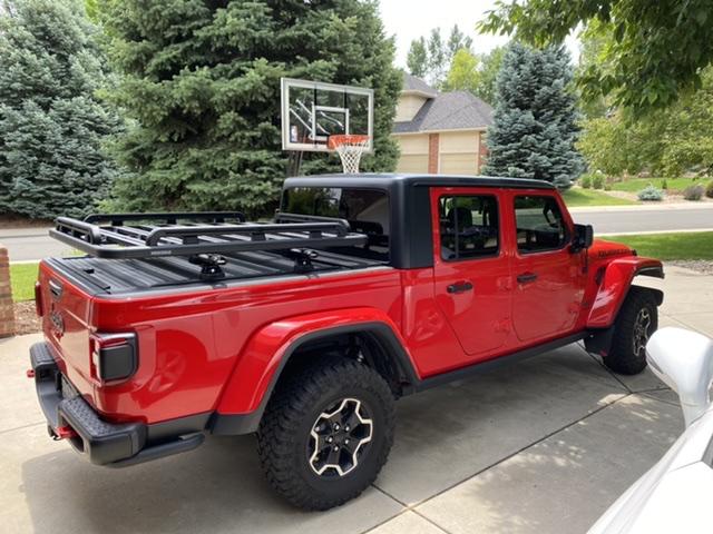 Jeep Gladiator Bed cover with rack BC5720E8-6995-4135-89FF-C8AAAB552E4E