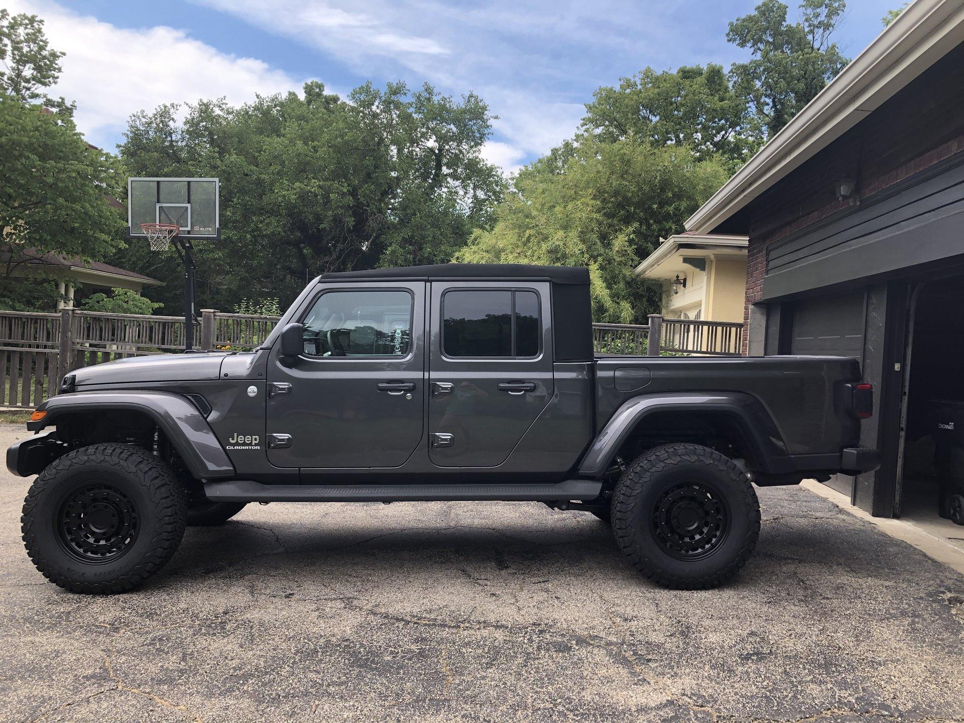 Jeep Gladiator Please show me your Steps Gladiator After