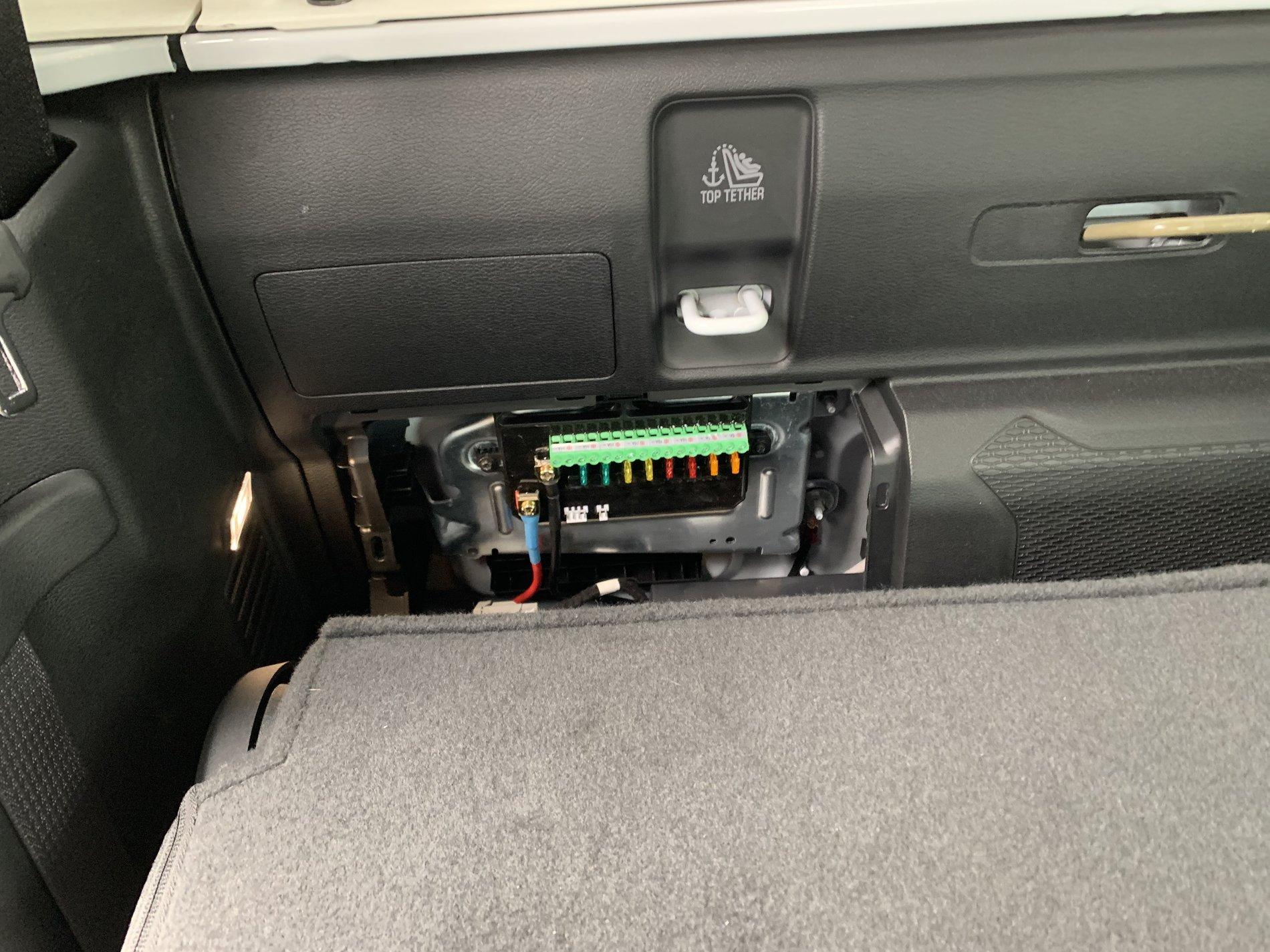Jeep Gladiator Anyone installed relay box? IMG_0272