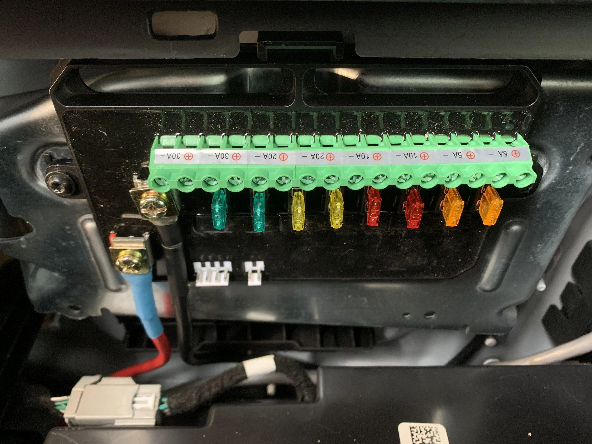 Jeep Gladiator Anyone installed relay box? IMG_0271