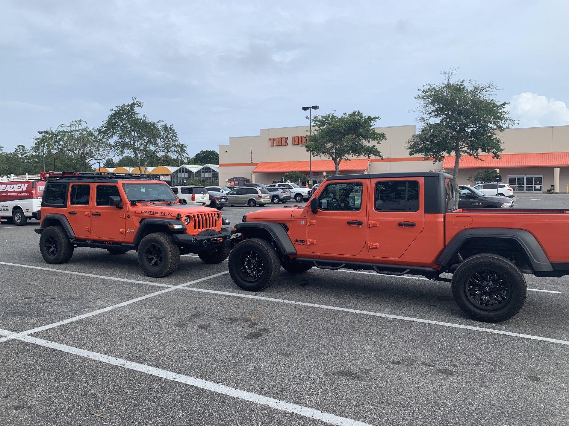Jeep Gladiator Jeeps Parking Next To Jeeps IMG_8179.JPG
