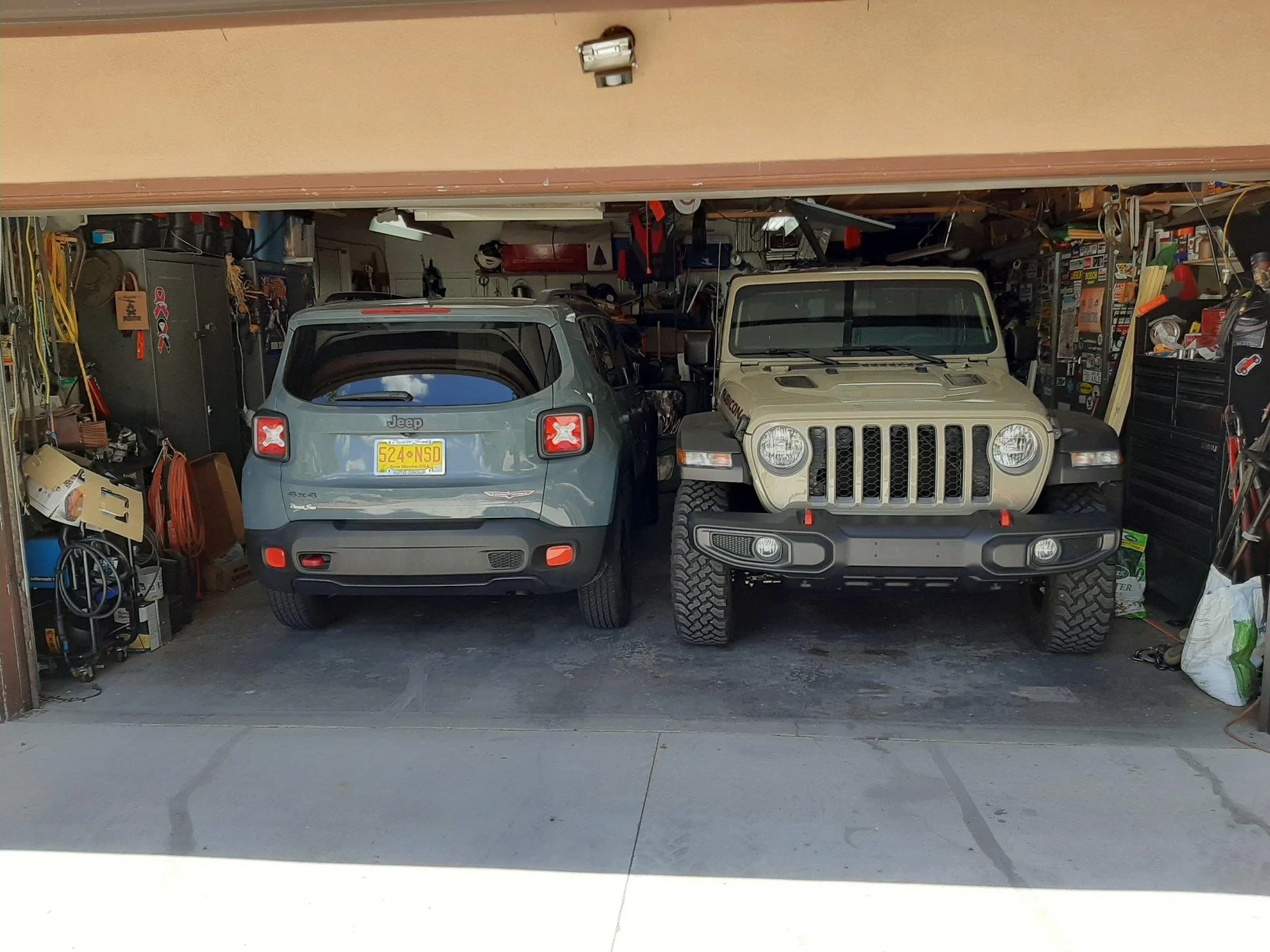 Jeep Gladiator Jeeps Parking Next To Jeeps 20200524_130452