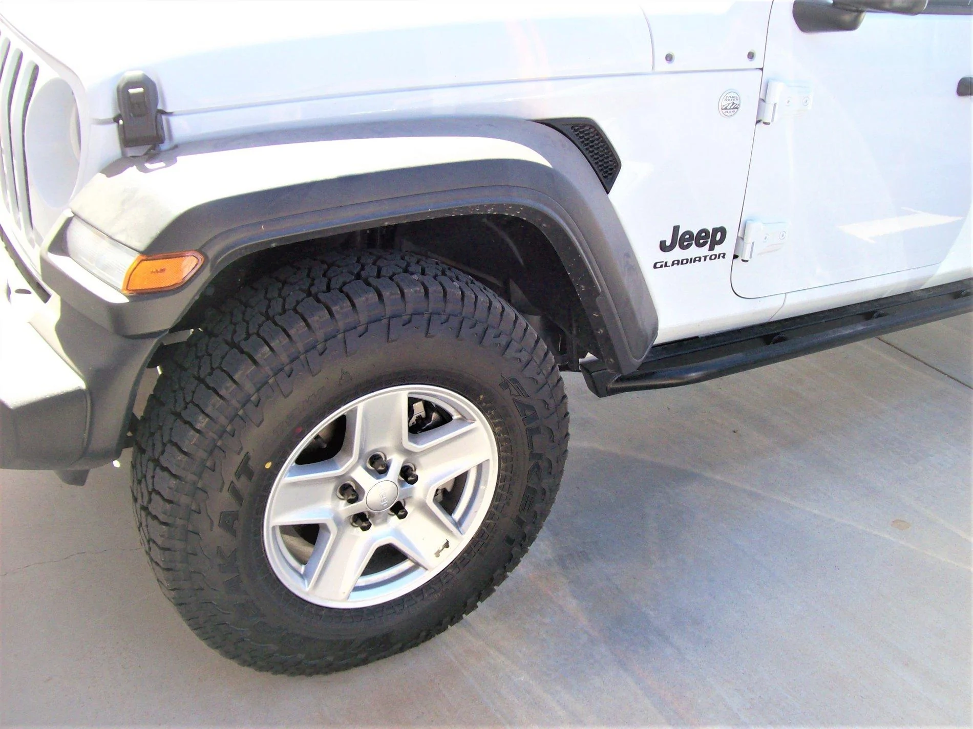 Jeep Gladiator chrome or black lug nuts, Sport S wheels 101_1725 (2)