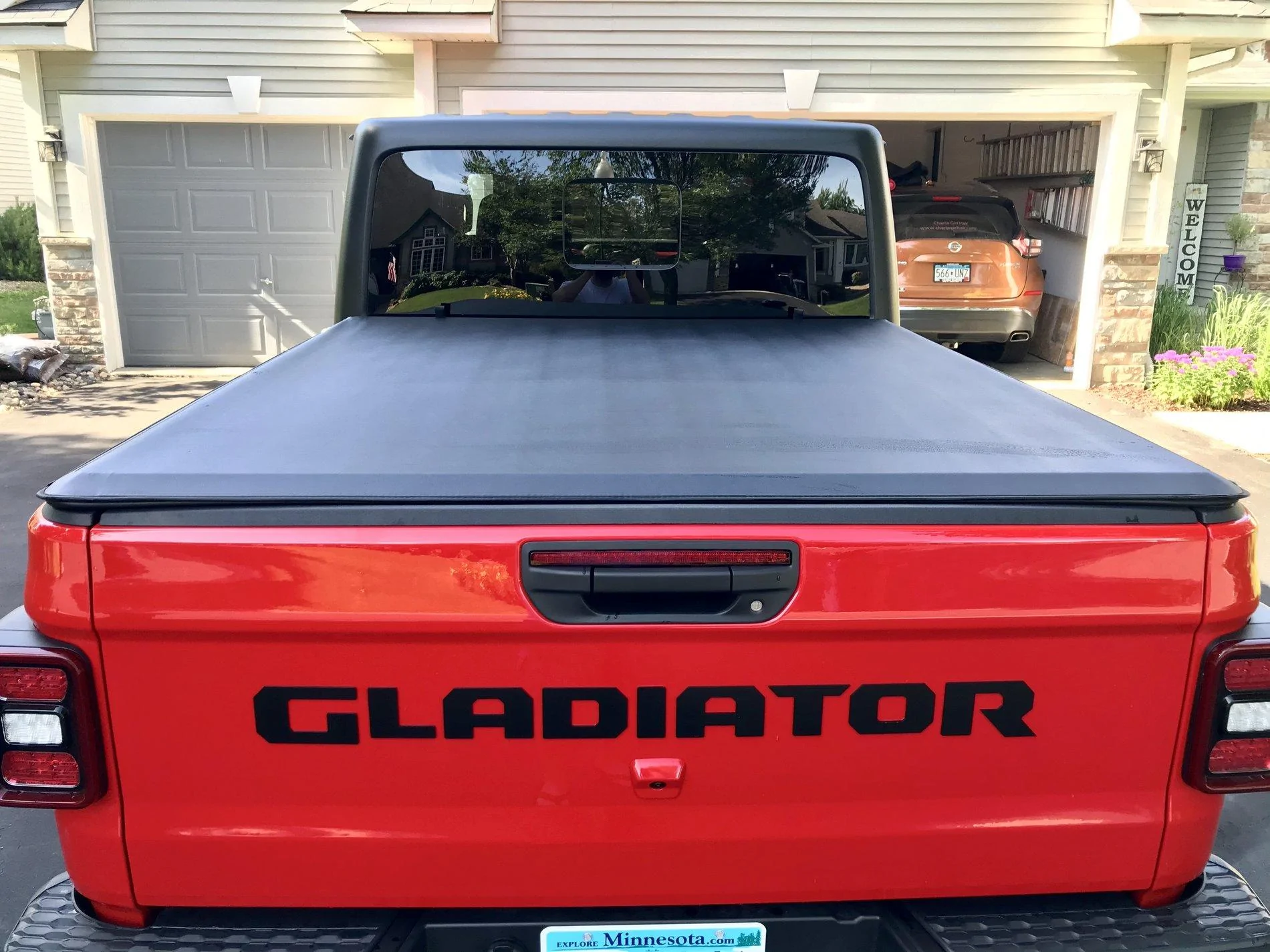 Jeep Gladiator Tonneau Cover Photos and Fit, I need help making a choice. E18FF21F-DC40-43CF-B590-C19C55D7E3A9