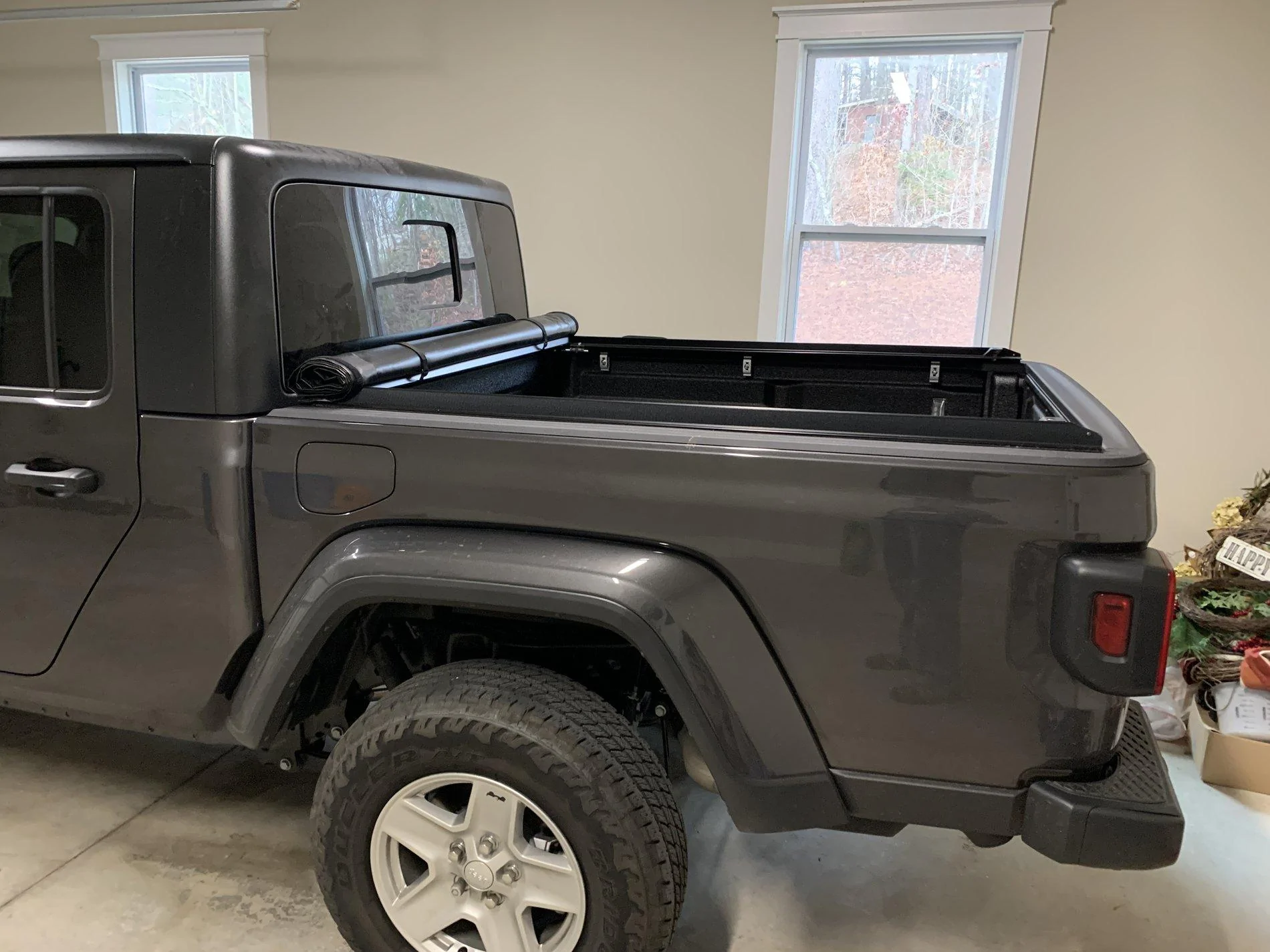 Jeep Gladiator Tonneau Cover Photos and Fit, I need help making a choice. 5B5AA383-231B-4EA9-ABA1-C066C9C90B4F