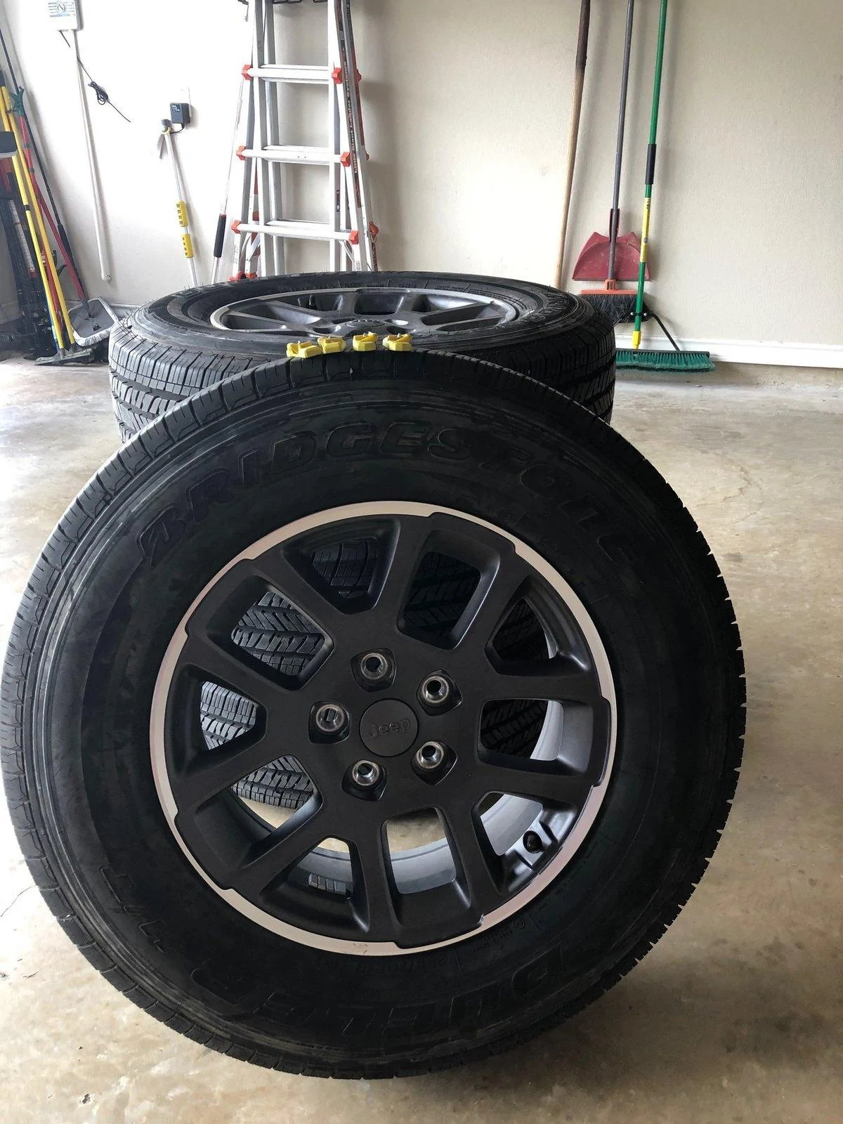 Jeep Gladiator Overland Take-off Wheels and Tires Gladiator 1