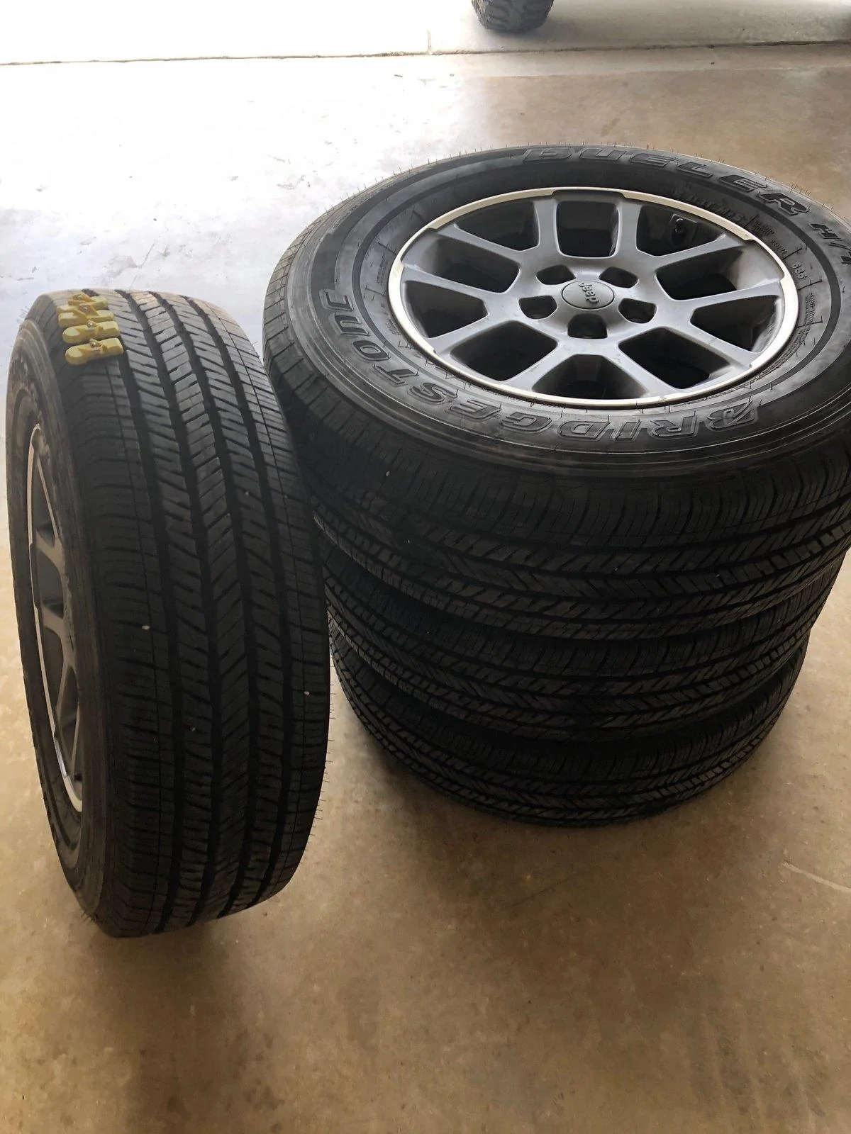 Jeep Gladiator Overland Take-off Wheels and Tires Gladiator 2
