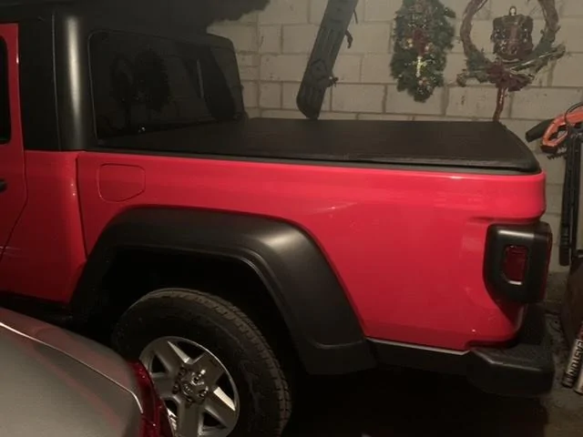 Jeep Gladiator Tonneau Cover Photos and Fit, I need help making a choice. AE850C2D-54B8-4C23-9EC4-97814752A852