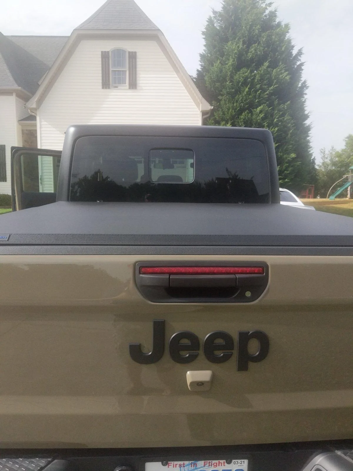 Jeep Gladiator Tonneau Cover Photos and Fit, I need help making a choice. 15932935687472329213359762900271