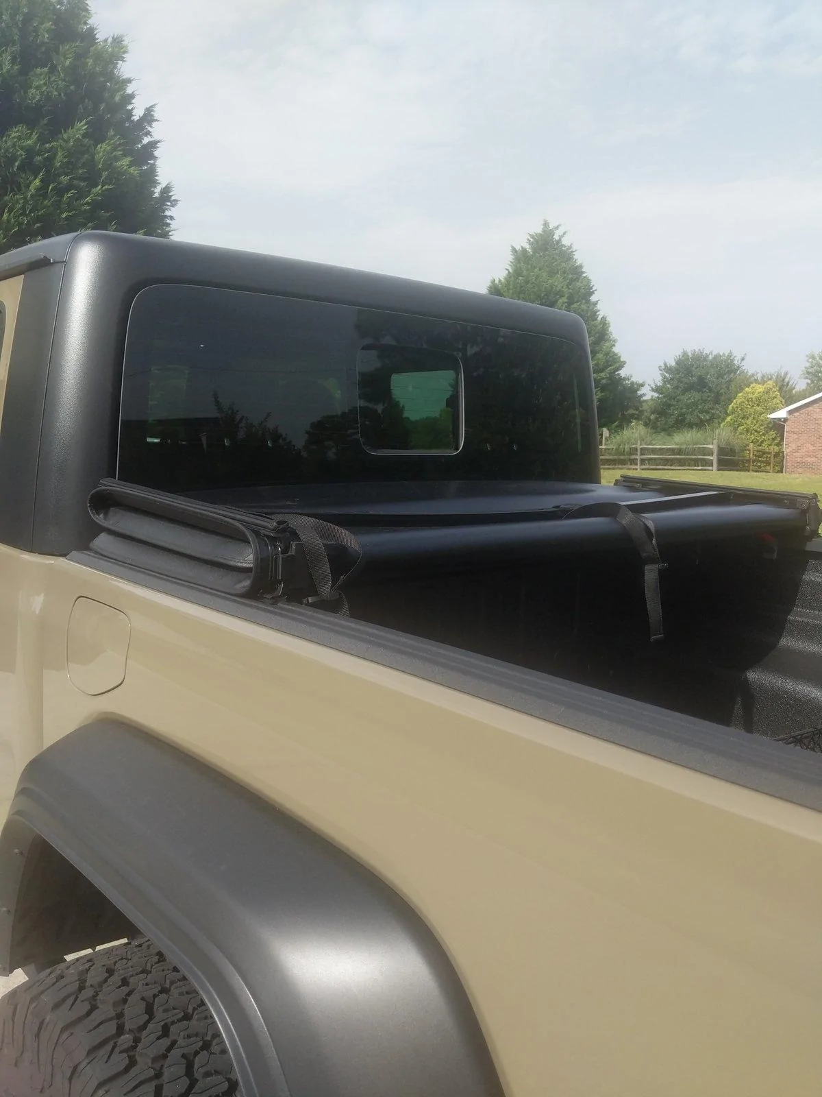 Jeep Gladiator Tonneau Cover Photos and Fit, I need help making a choice. 15932936340938851663219459519551