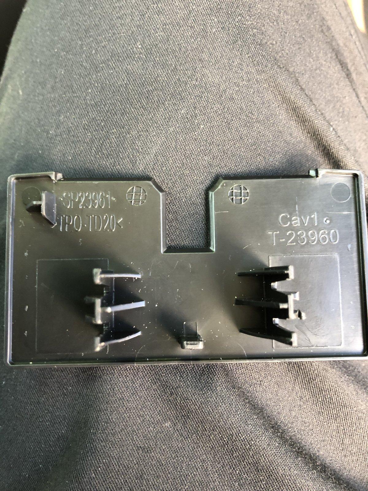 Jeep Gladiator Can someone help me identify this part 14E1257A-C549-46F7-8795-00AEDEEC11F1