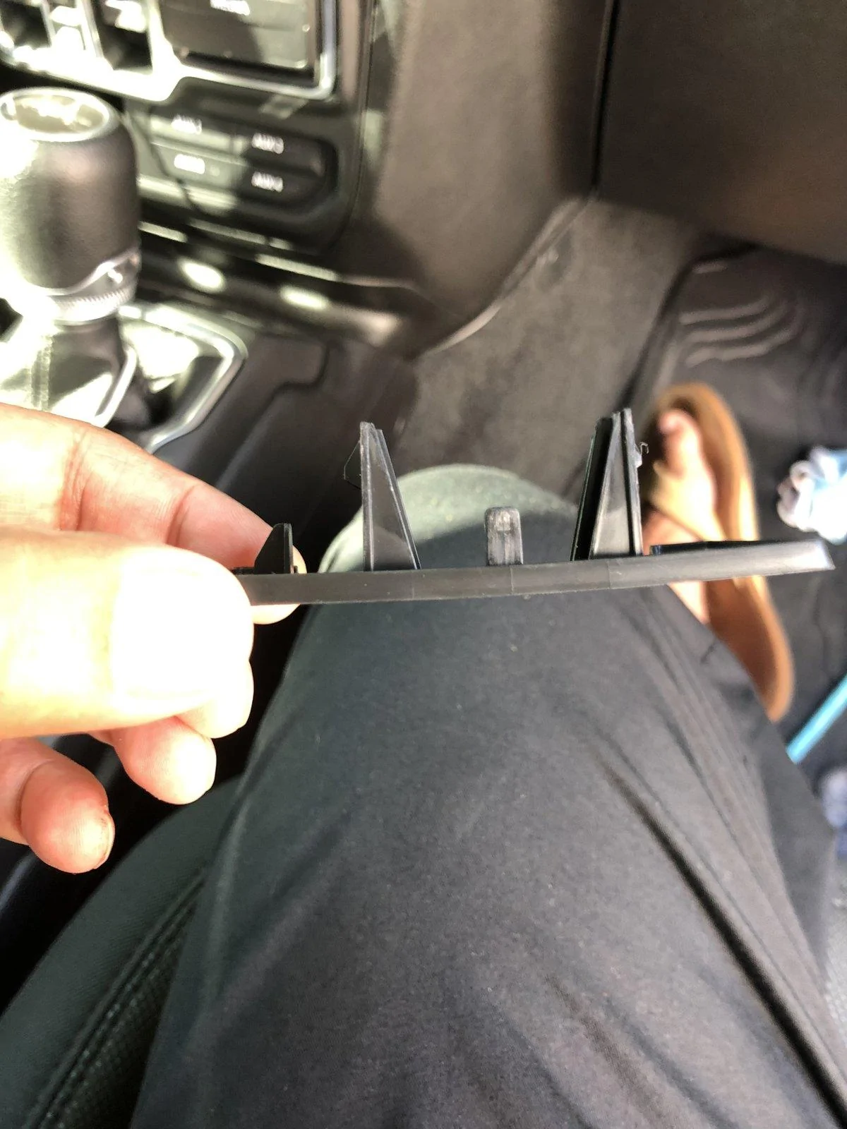 Jeep Gladiator Can someone help me identify this part D8D5C082-64BB-4B26-AA62-0C87946CE100