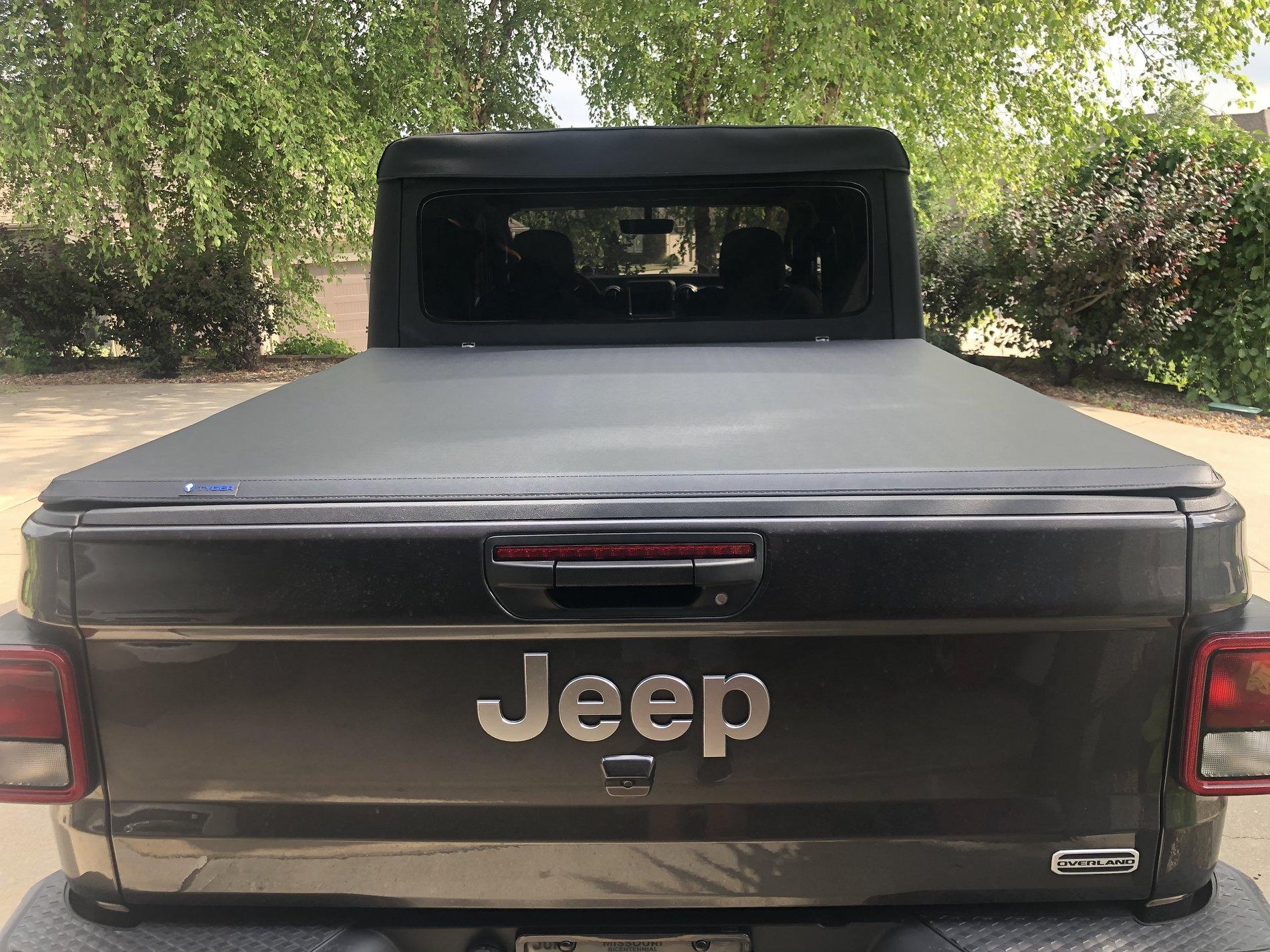 Jeep Gladiator Tonneau Cover Photos and Fit, I need help making a choice. 3C2D6AFE-CEA9-439C-8D46-23F87D97AE12