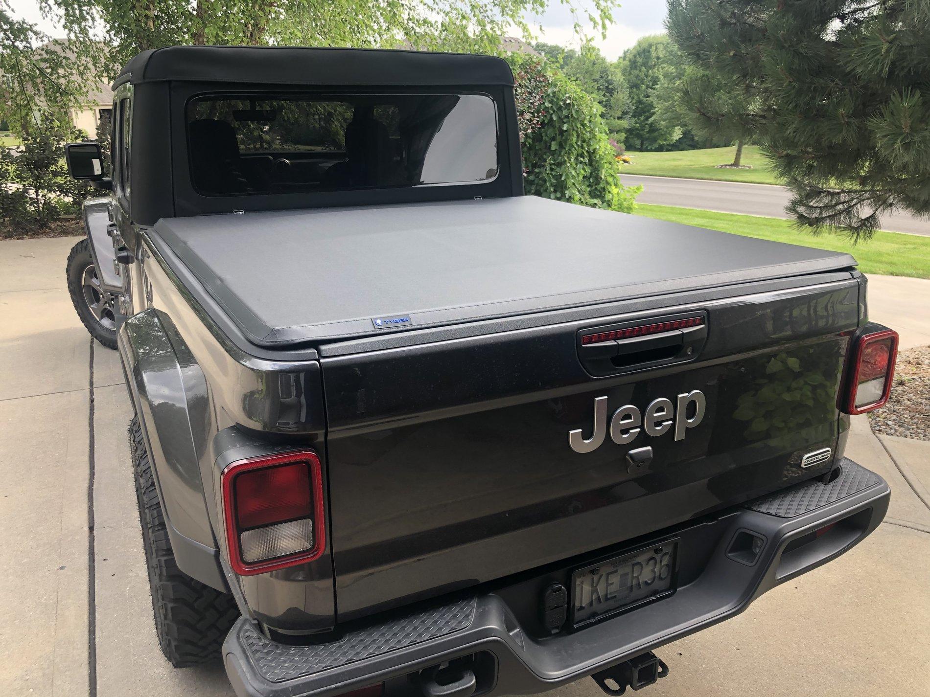 Jeep Gladiator Tonneau Cover Photos and Fit, I need help making a choice. 4AD5CA70-436F-4ED2-AD93-FEA96EADD43C