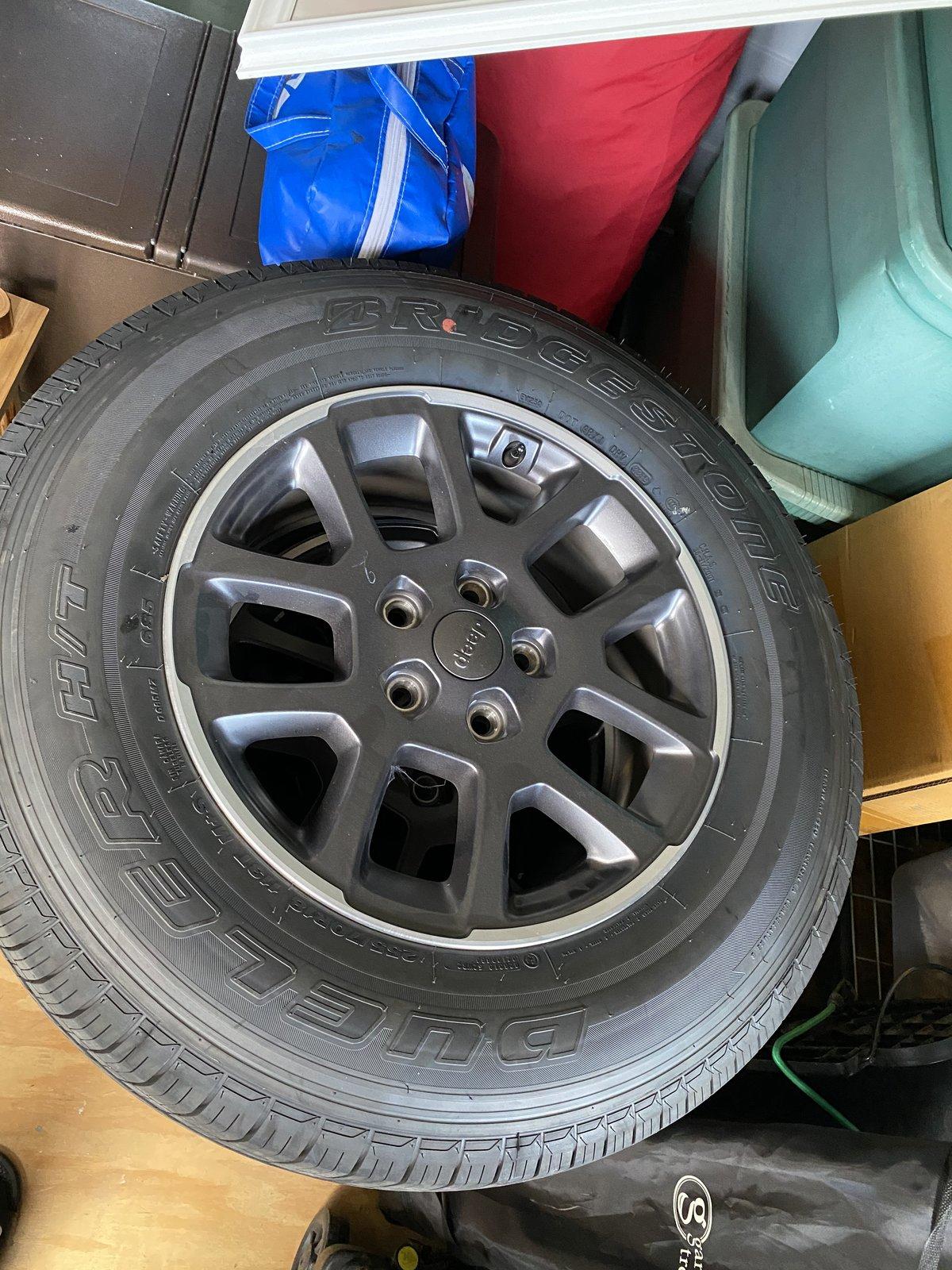 Jeep Gladiator Overland wheels & tires 356C05CE-D09D-4A51-AAEA-B00AB9CB7862