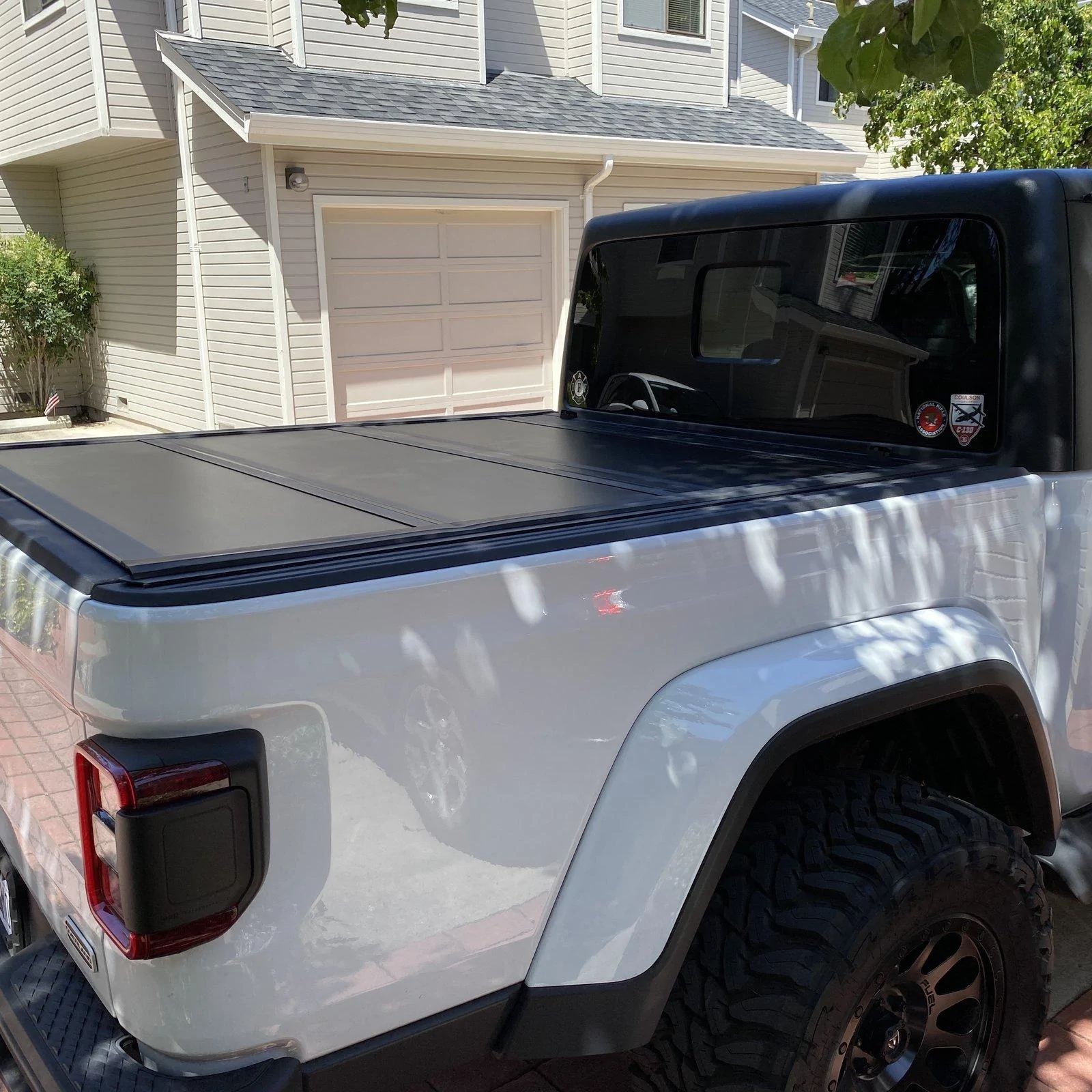 Jeep Gladiator Tonneau Cover Photos and Fit, I need help making a choice. 4FDEA403-6F0A-4AEF-B995-F6BEE55A0C00
