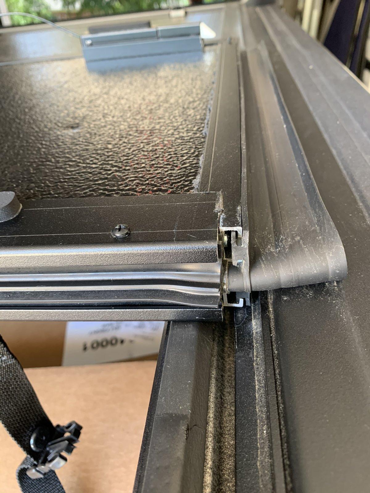 Jeep Gladiator Tonneau Cover Photos and Fit, I need help making a choice. 6417CEFA-F5B1-4EC8-B2FD-A7F4CC81079F