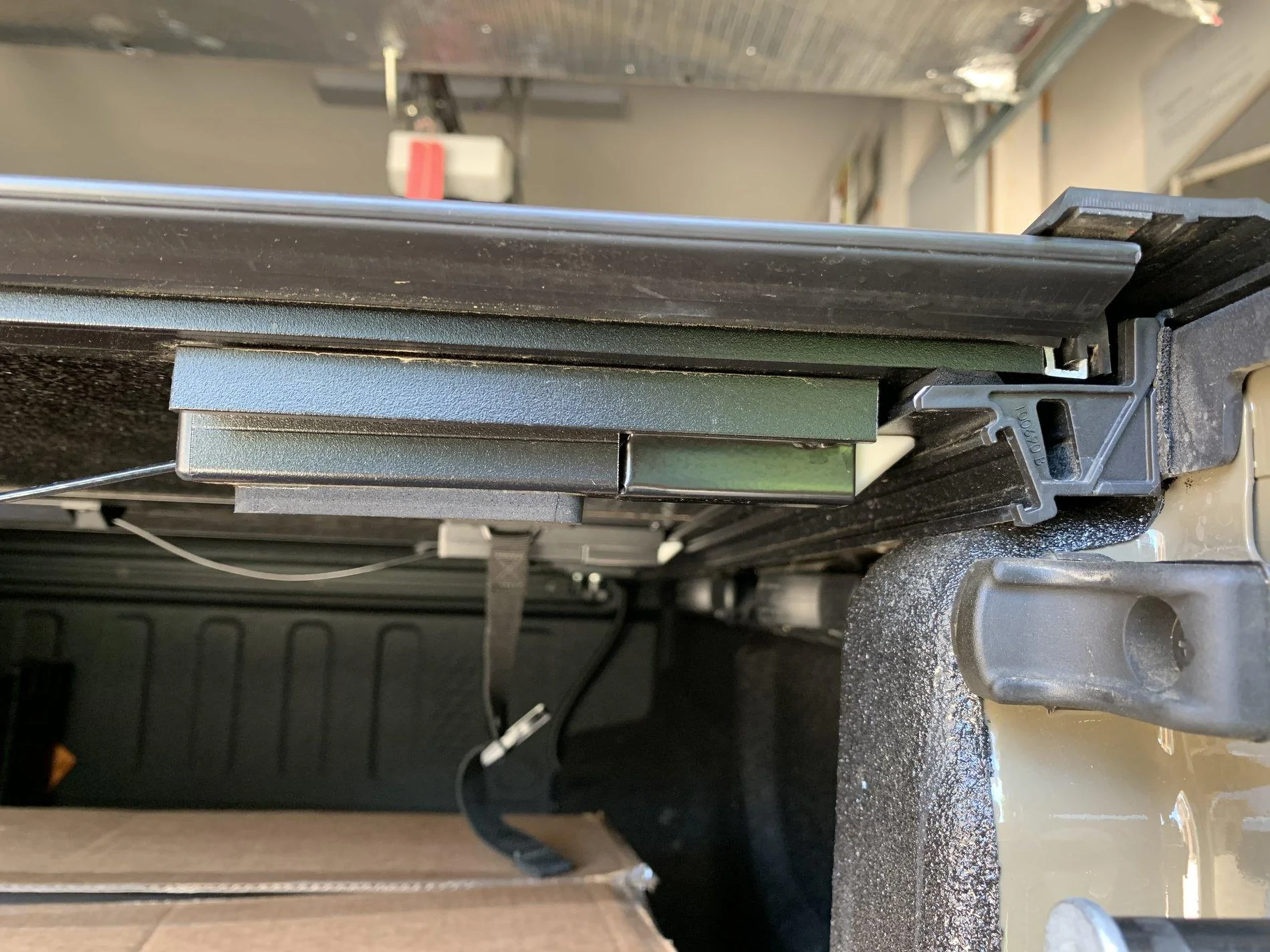 Jeep Gladiator Tonneau Cover Photos and Fit, I need help making a choice. 09FEBEF2-52FB-4A88-BC60-739A6CF692F0