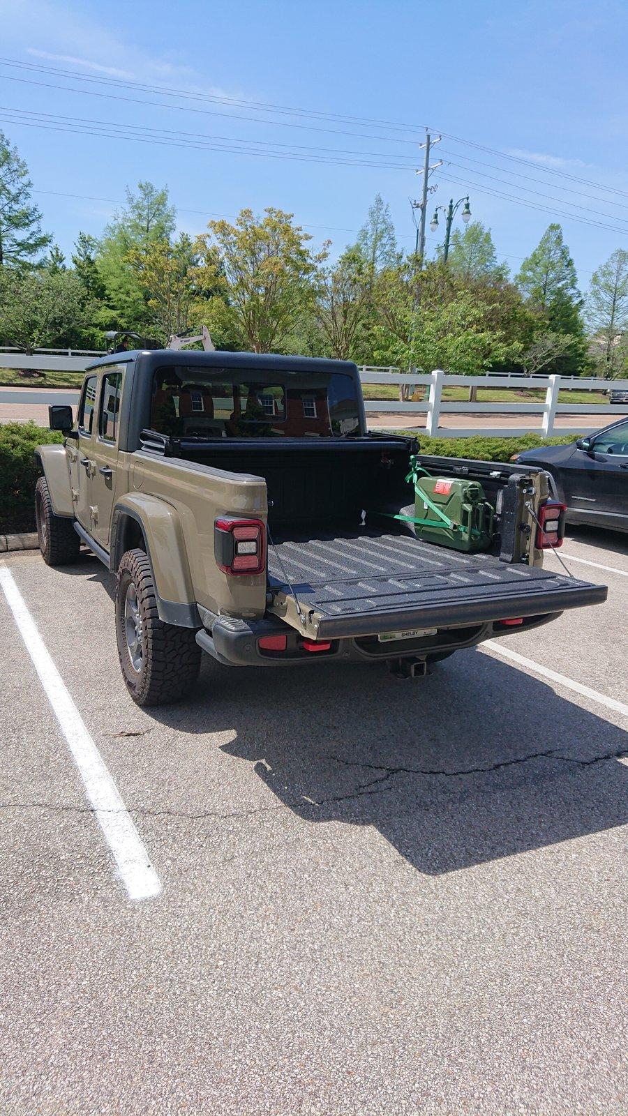 Jeep Gladiator Tonneau Cover Photos and Fit, I need help making a choice. DSC_0620.JPG