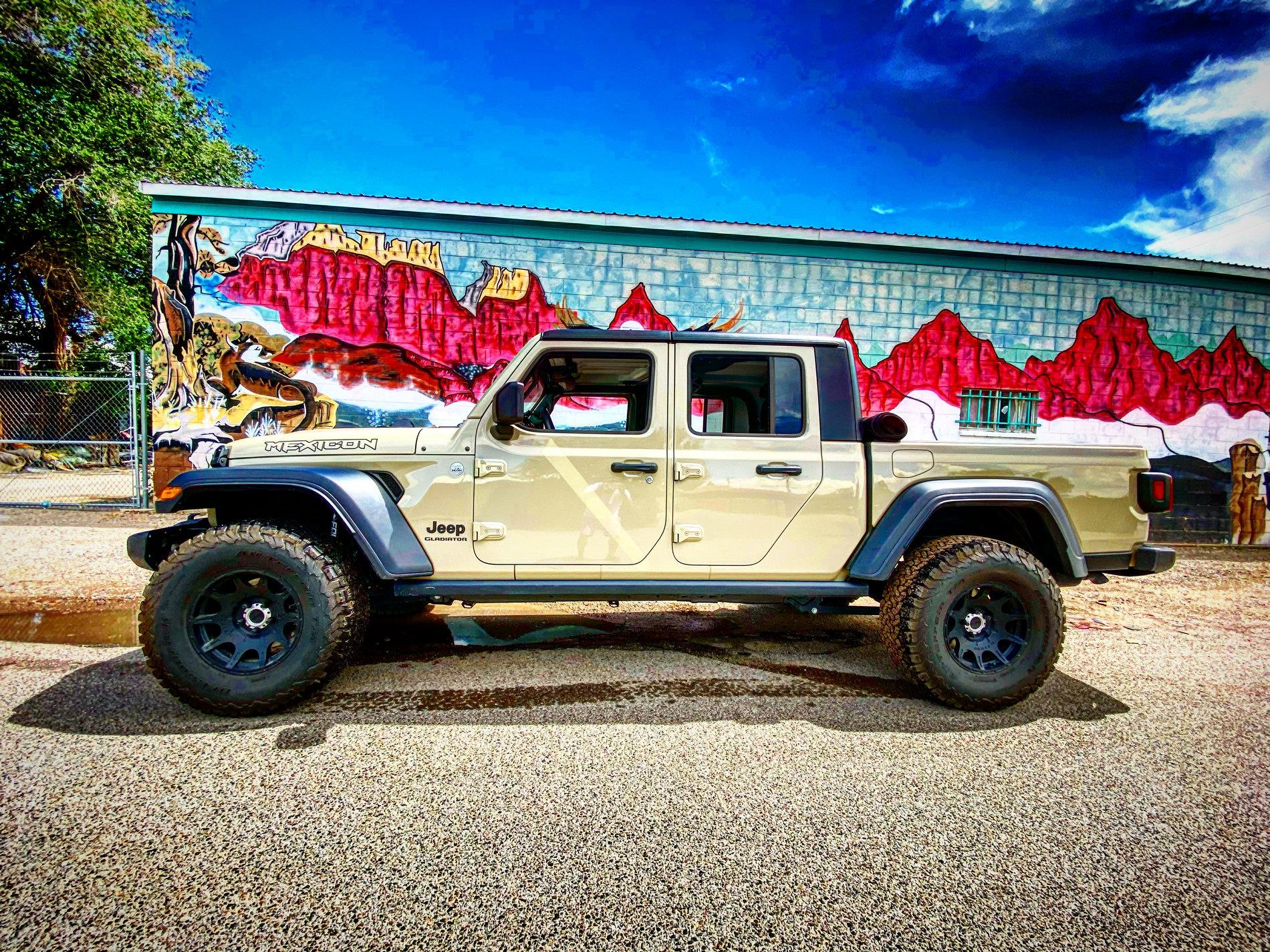 Jeep Gladiator My Gobi Tan Sport S 5C44624E-D579-4877-935D-0E68309A2C01