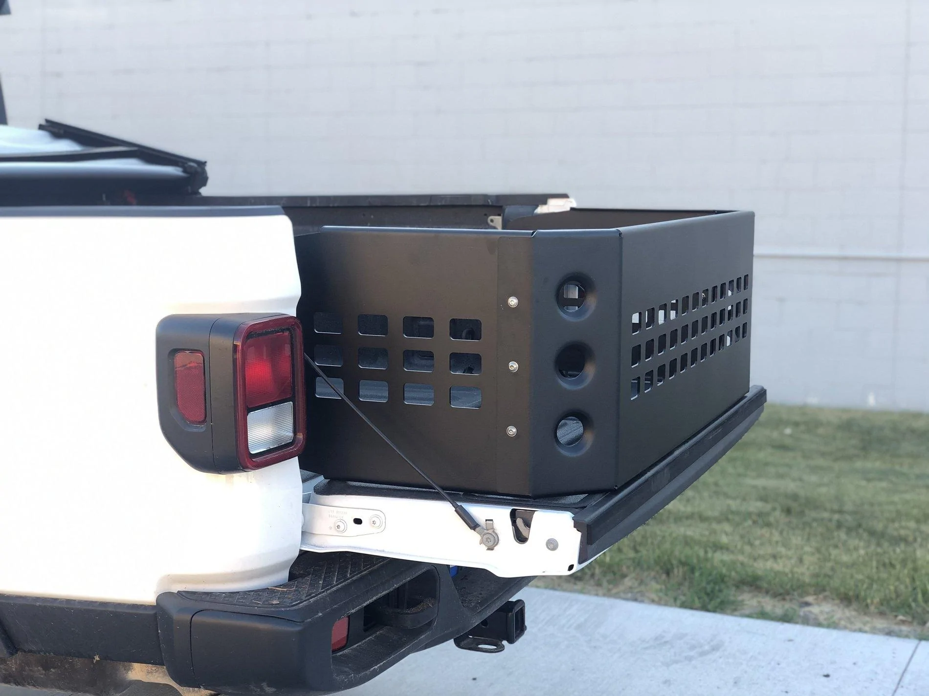 Jeep Gladiator Installed ACE bed extender ACEJTBE-B