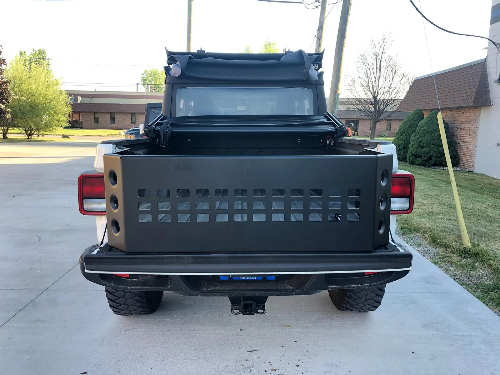 Jeep Gladiator Installed ACE bed extender ACEJTBE-D
