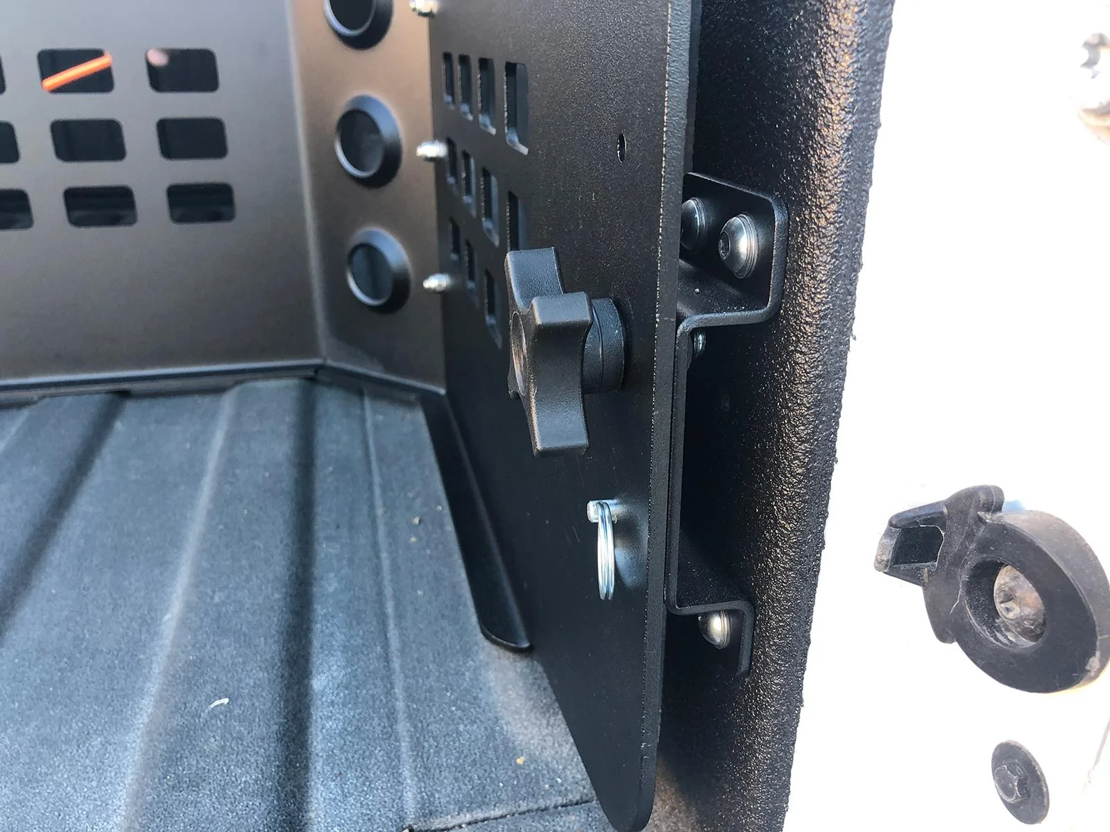 Jeep Gladiator Installed ACE bed extender ACEJTBE-E