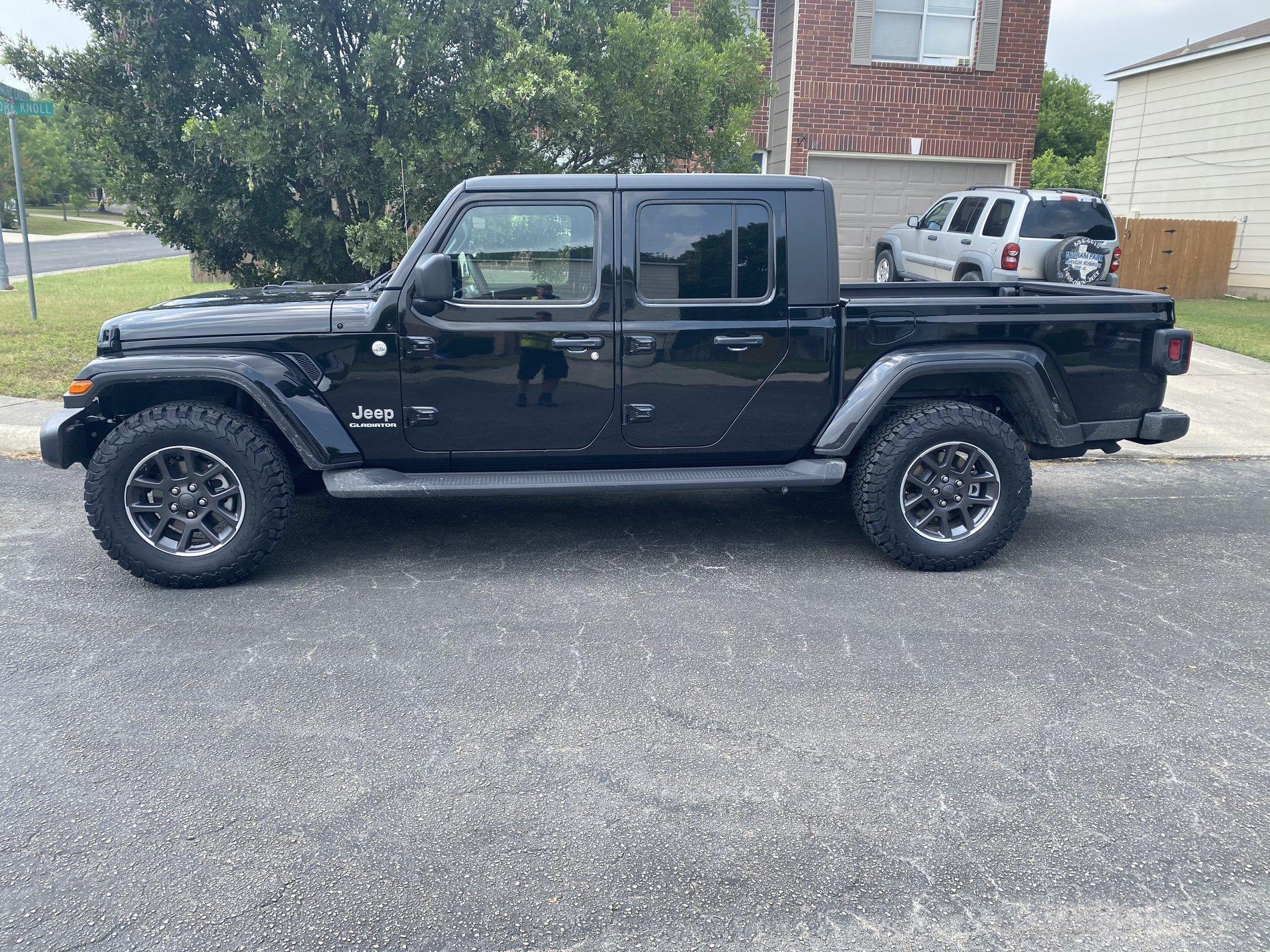 Jeep Gladiator Anyone got pictures or thoughts on 2.5” lift with 33” tires? DC6DE227-EF8E-4EC1-B6C5-A5244EC2F64C