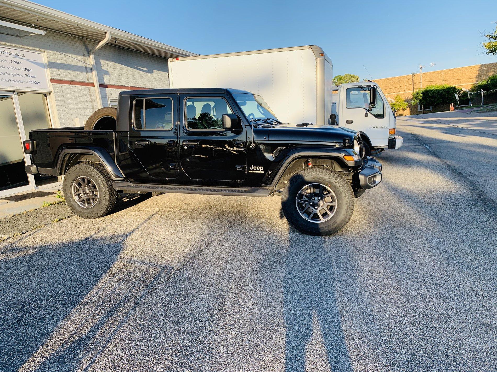 Jeep Gladiator Anyone got pictures or thoughts on 2.5” lift with 33” tires? 33AE00C9-35D3-41FE-9FE2-433F0C83B998