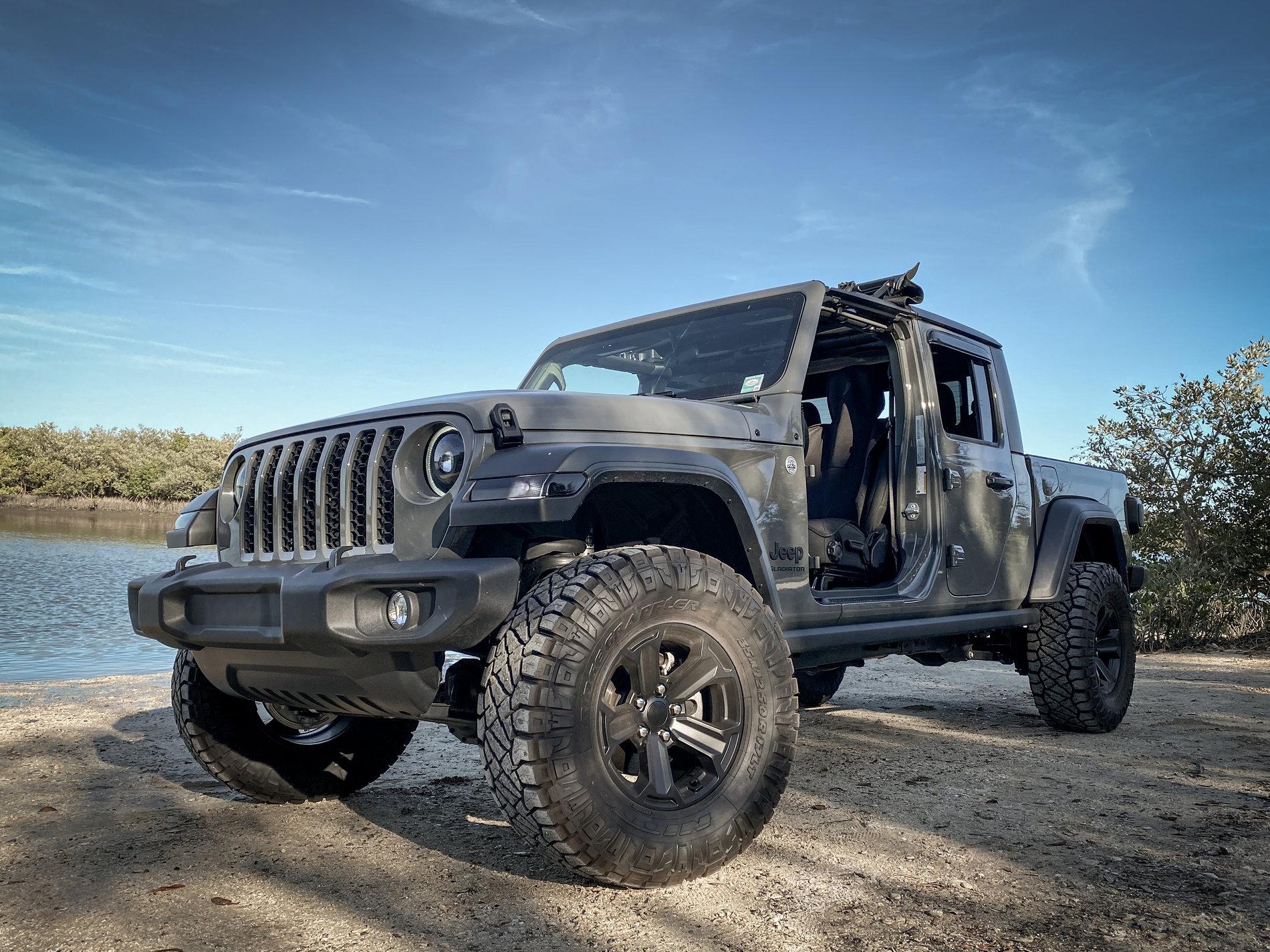 Jeep Gladiator Wheels and/or Tires 35x12.50x17 965BB9D7-7F5C-4C10-97C4-9D6E5E1F26E6