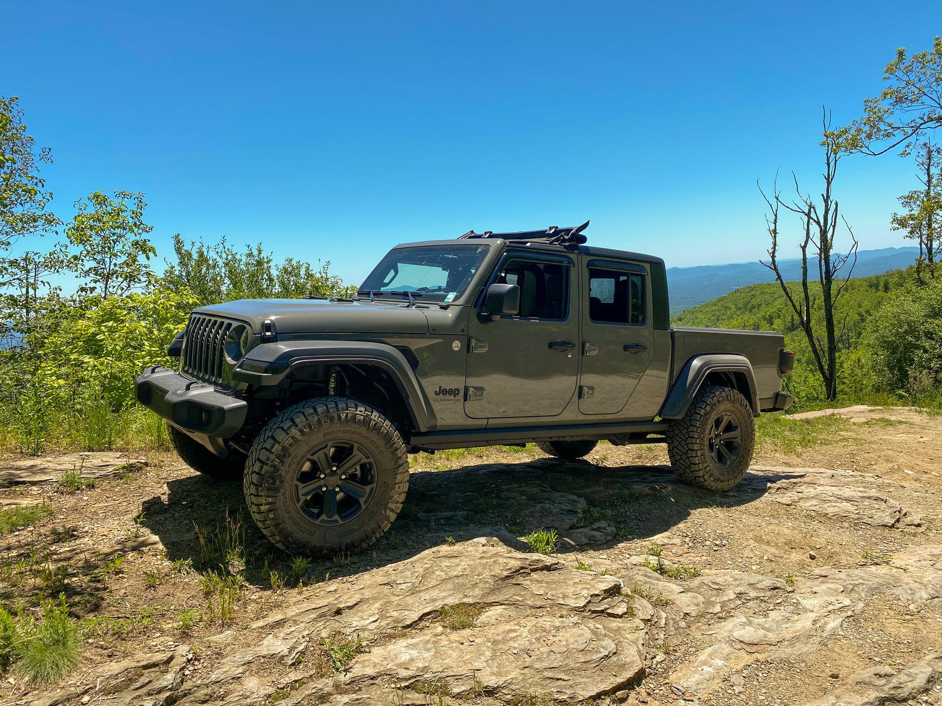 Jeep Gladiator Wheels and/or Tires 35x12.50x17 F8AD33F7-5B84-43E7-BFA0-5374E4E62BA2
