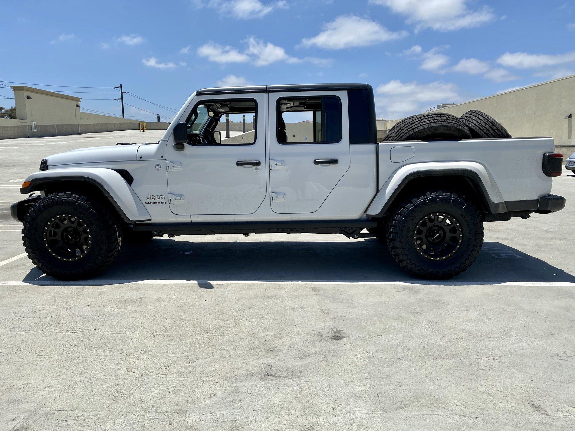 Jeep Gladiator bigger tires on unlifted Sport S 5FD11C42-E503-4AF0-98F8-BF7ED9660103
