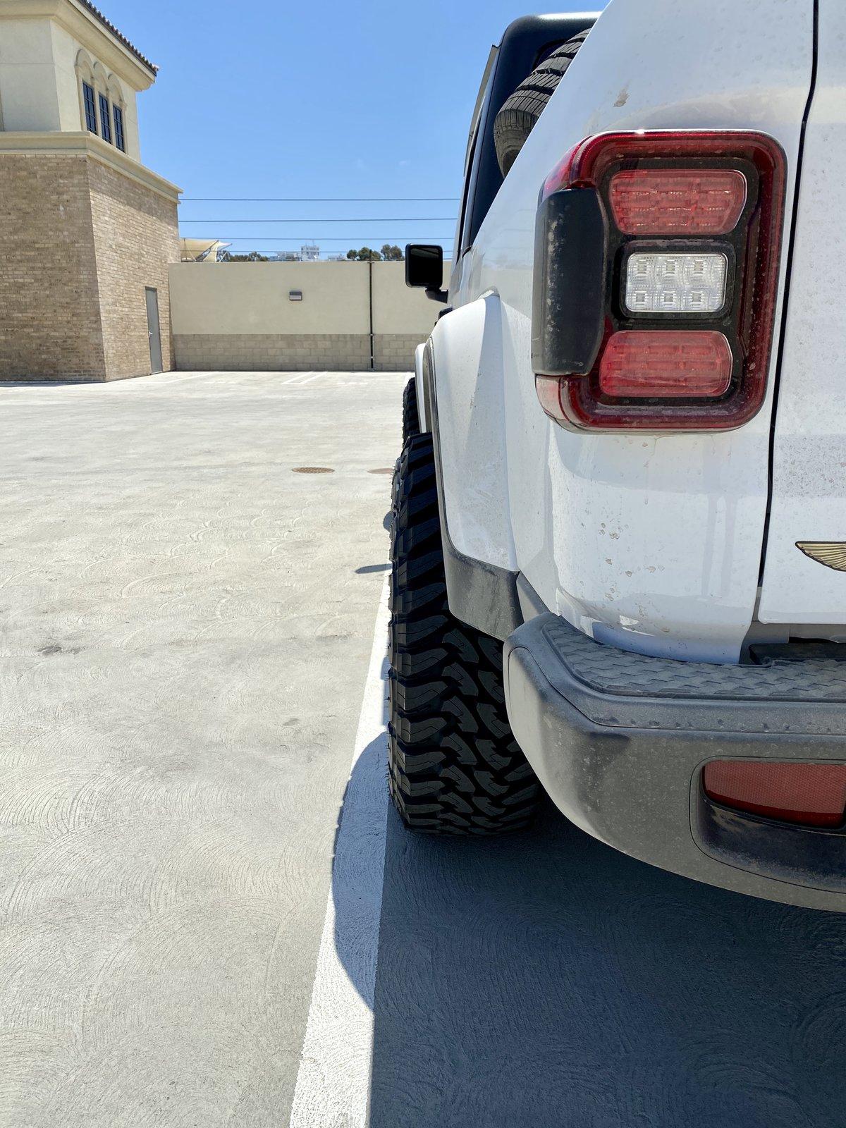 Jeep Gladiator bigger tires on unlifted Sport S 0F5A2A8D-BD51-4E58-BE3C-DE0D9C672878