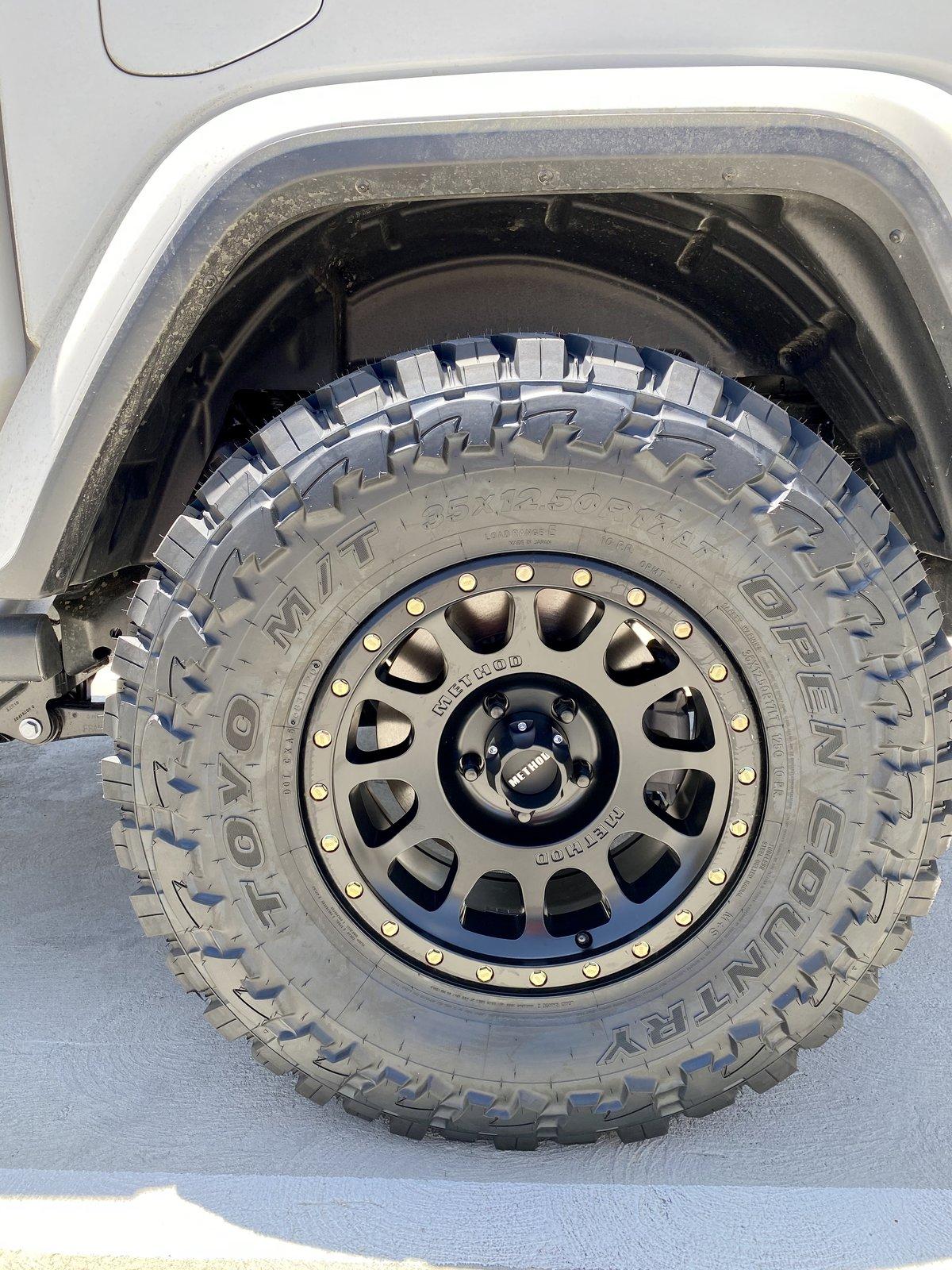 Jeep Gladiator bigger tires on unlifted Sport S 9E08B70E-EAA2-4E86-86DE-55B4EEECC9B1