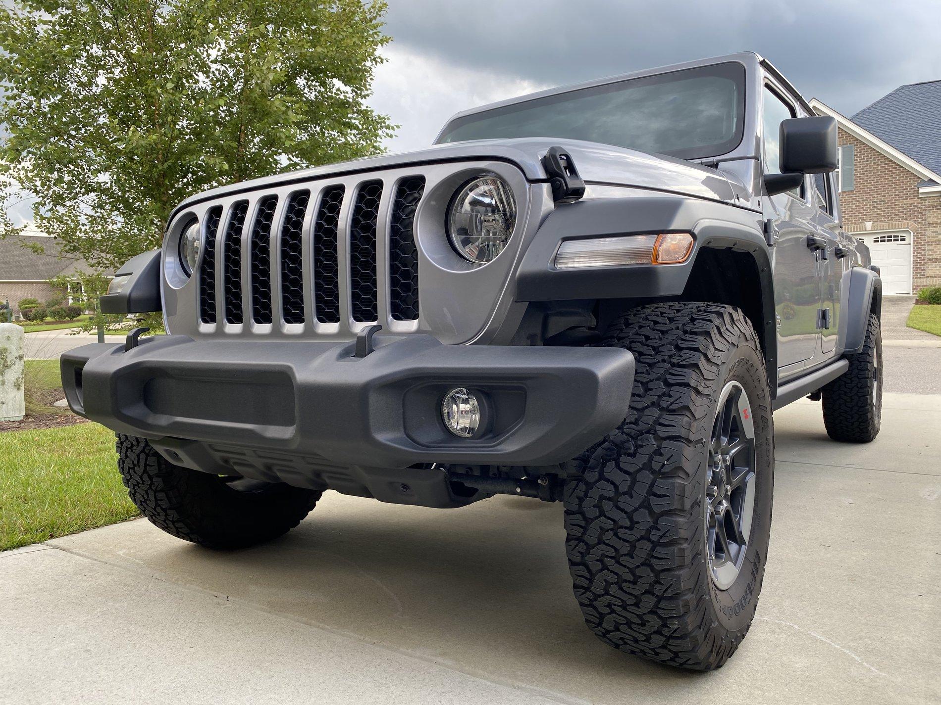 Jeep Gladiator Installing Stock Rubicon Skid Plate on Sport fuFL9etcQoyfRMt8oNFmUA