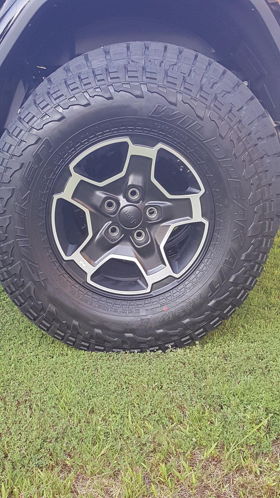 Jeep Gladiator Sold - Stock 33' Mojave tires and wheels (5) sell1