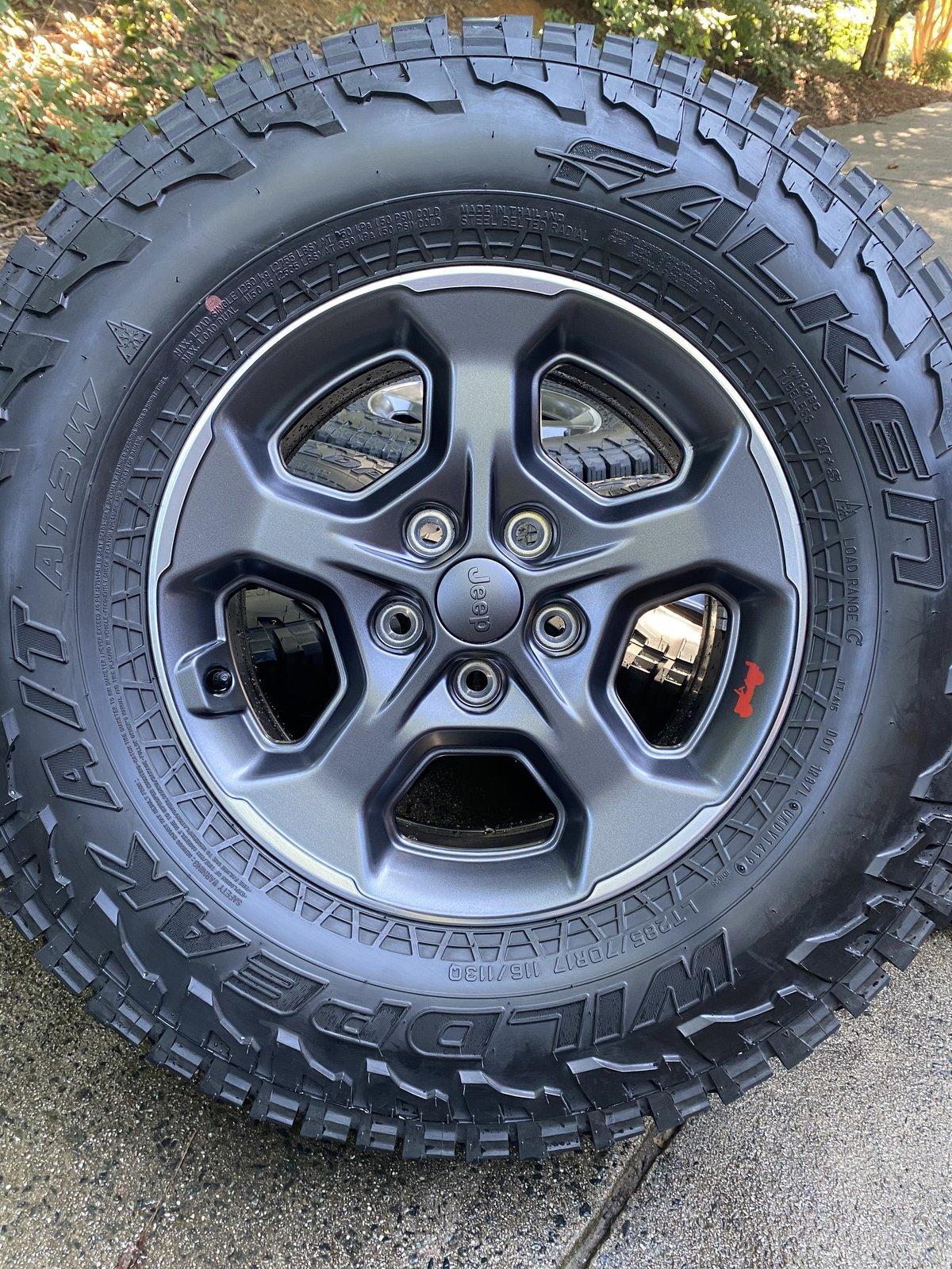 Jeep Gladiator 2020 JTR Tires and Wheels ECFDA013-996B-4DD8-9177-ED223571AEE6