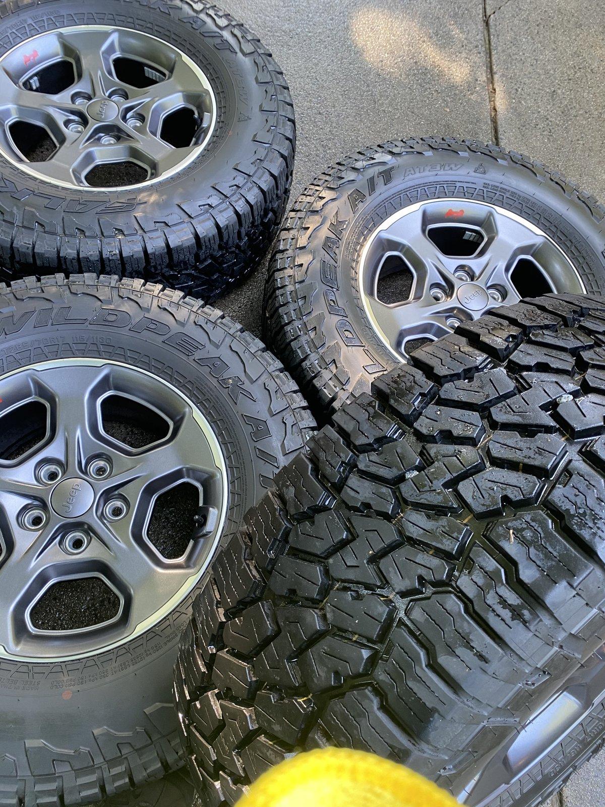 Jeep Gladiator 2020 JTR Tires and Wheels 6A62B24E-AC25-49F0-A46A-524CEF5CD134