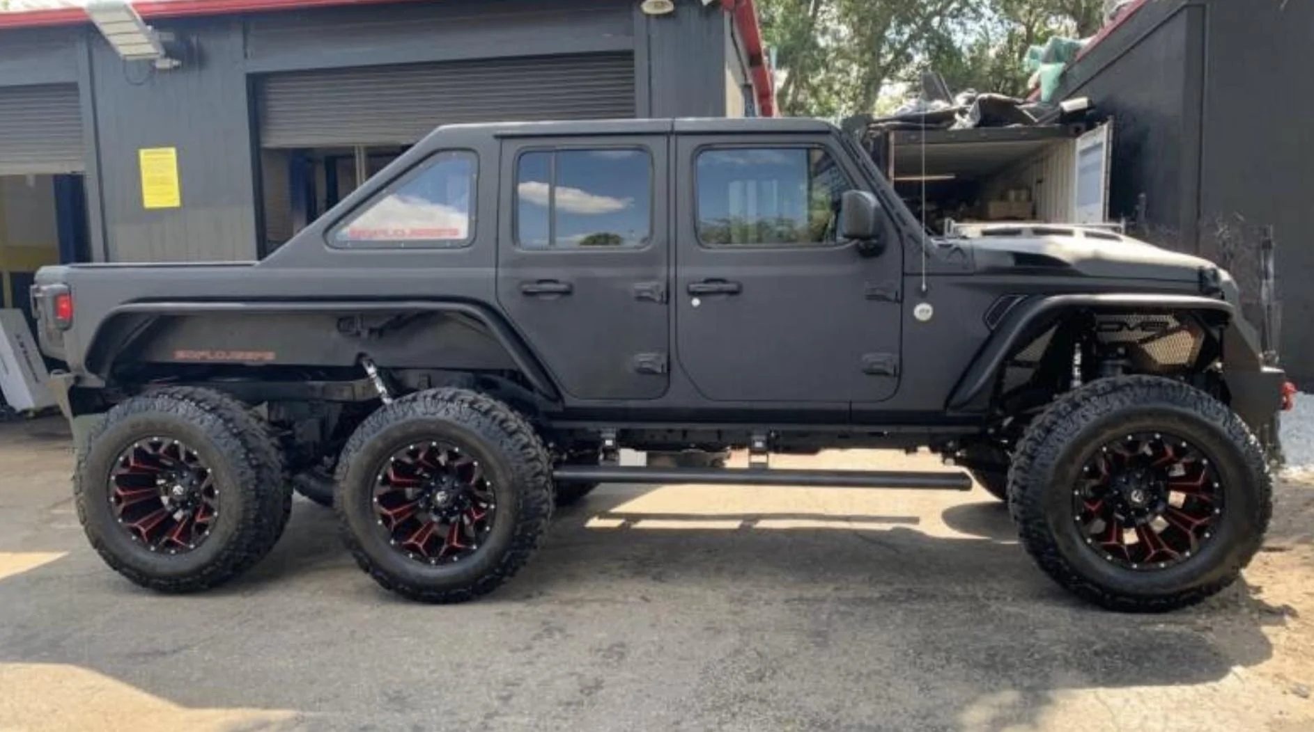 Jeep Gladiator New Gladiator Altitude Model Joins The Lineup 638036AD-7BFB-4672-A3A5-5CCC4F61CD10