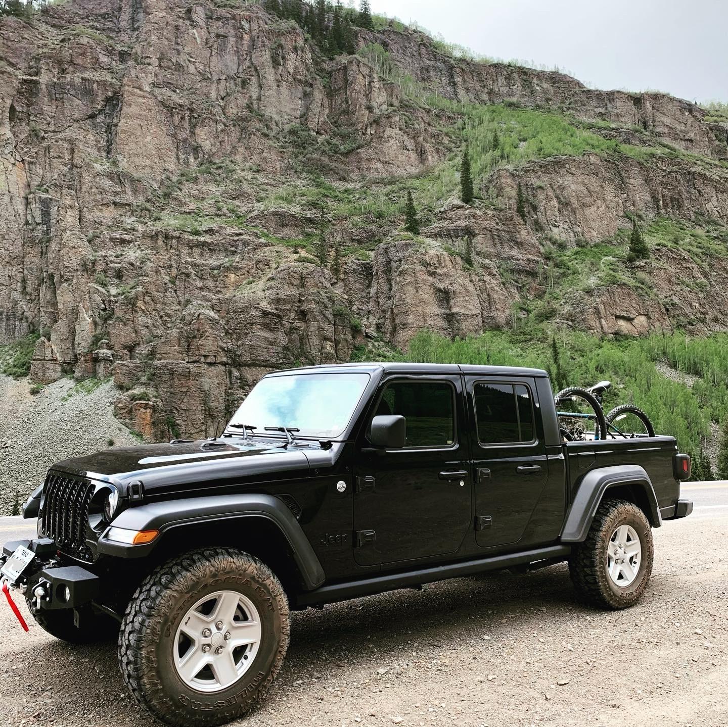 Jeep Gladiator BLACK Gladiator JT Club 5763EA02-6BE3-4817-AD8A-1898933C41F0