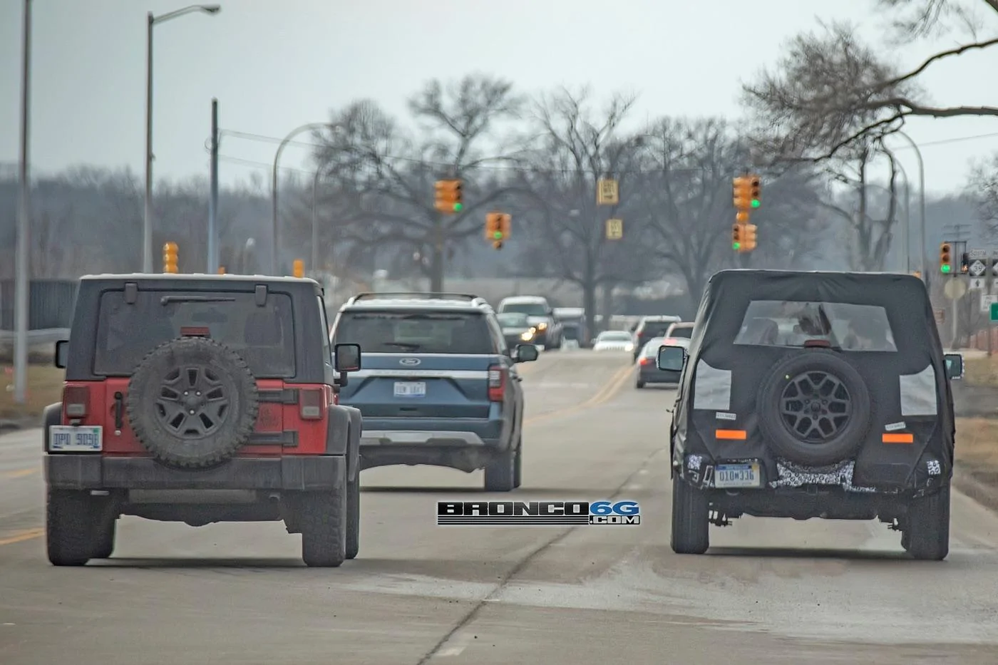Jeep Gladiator 2021 Bronco 2021-Bronco-JK-Jeep-Wrangler-Comparison-Spy-Pics-4