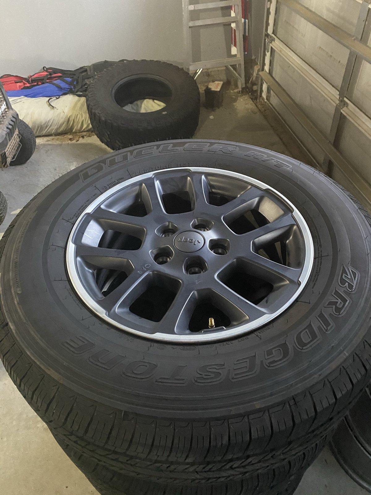 Jeep Gladiator Overland Wheels & tires 6AA5FCFF-0778-4BE4-9595-FAE995583D3E