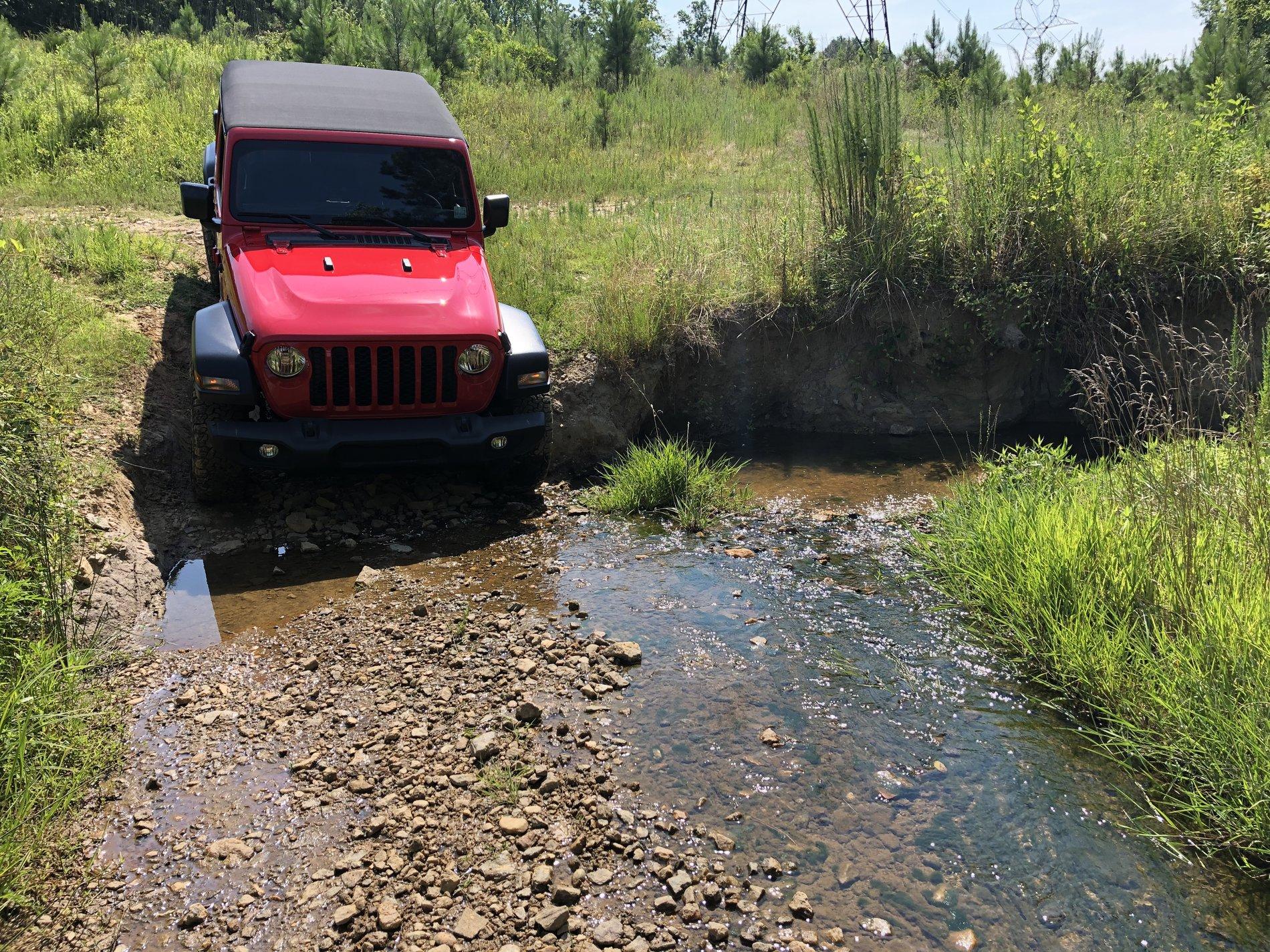Jeep Gladiator FIRECRACKER RED Gladiator JT Club 180F2C9E-B0A4-4A64-8F53-1A3B72D46D26
