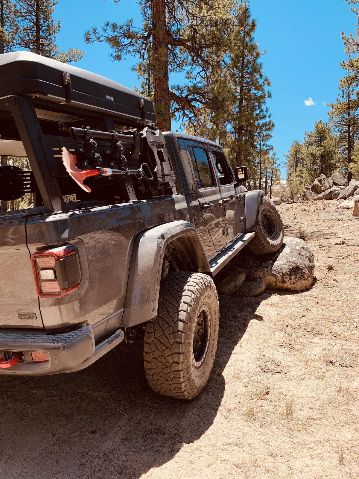 Jeep Gladiator GRANITE CRYSTAL JT Gladiator Club 67076B01-A861-4BDB-85AE-3CF45993402E